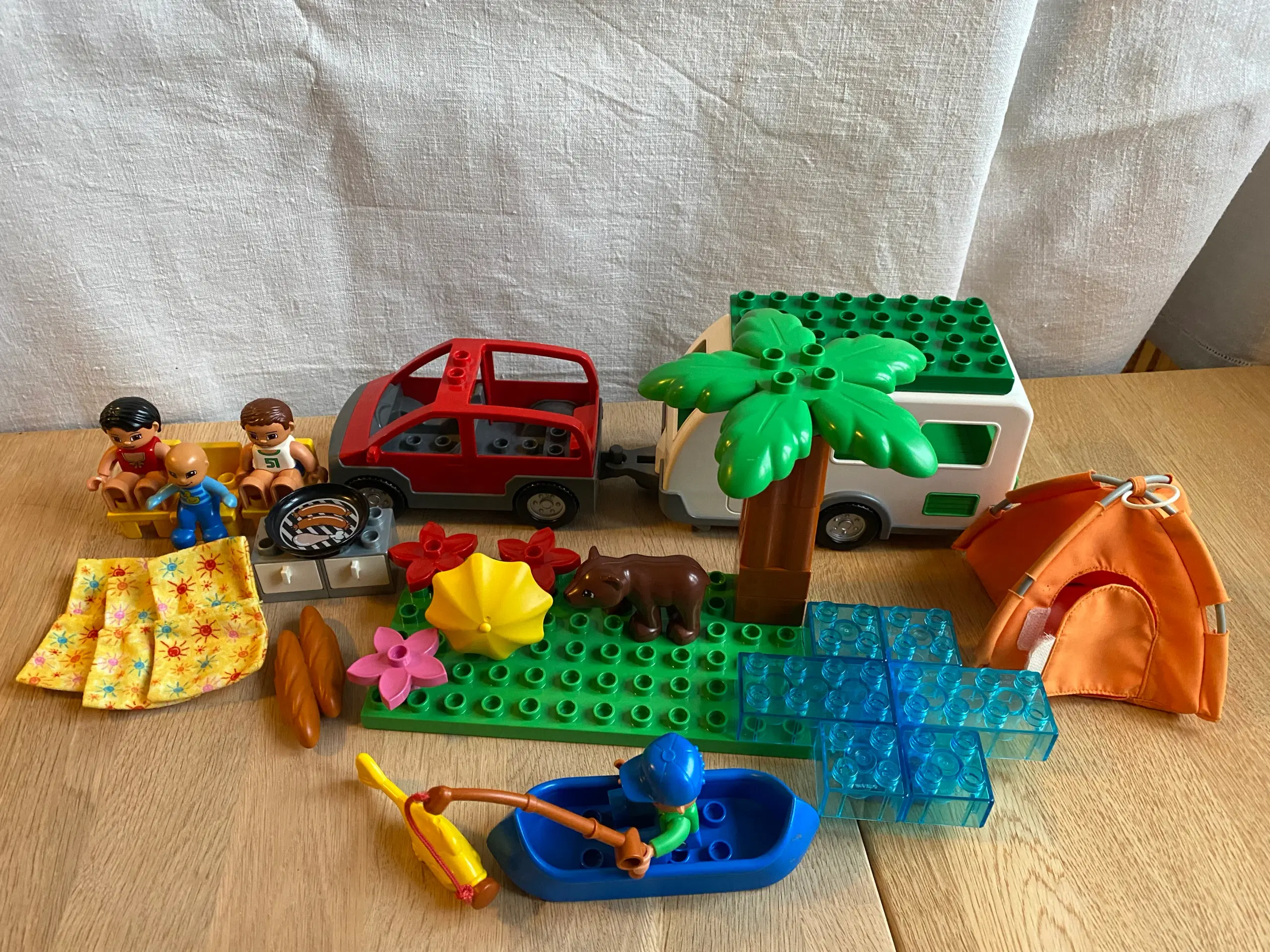 LEGO Duplo campingvogn bil telt mennesker mm