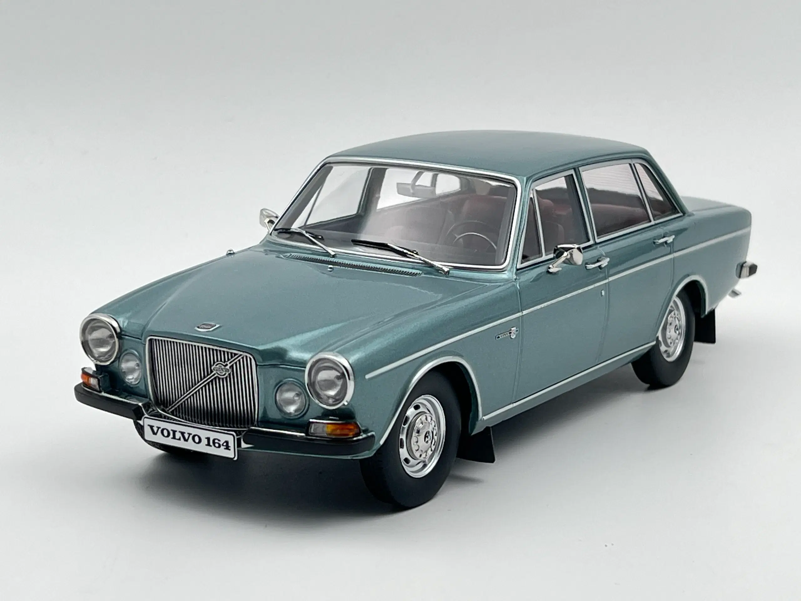 1969 Volvo 164 1:18