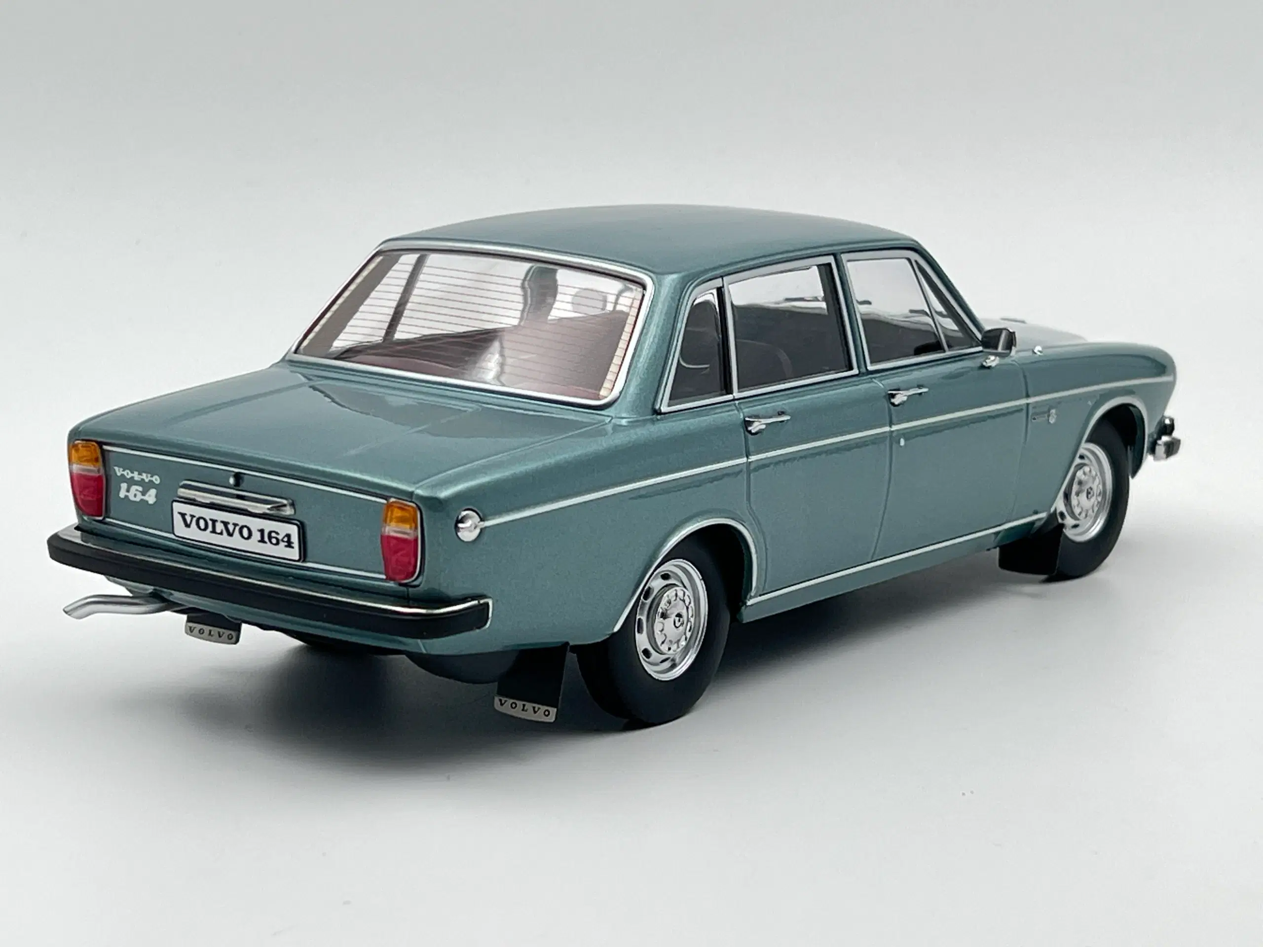 1969 Volvo 164 1:18