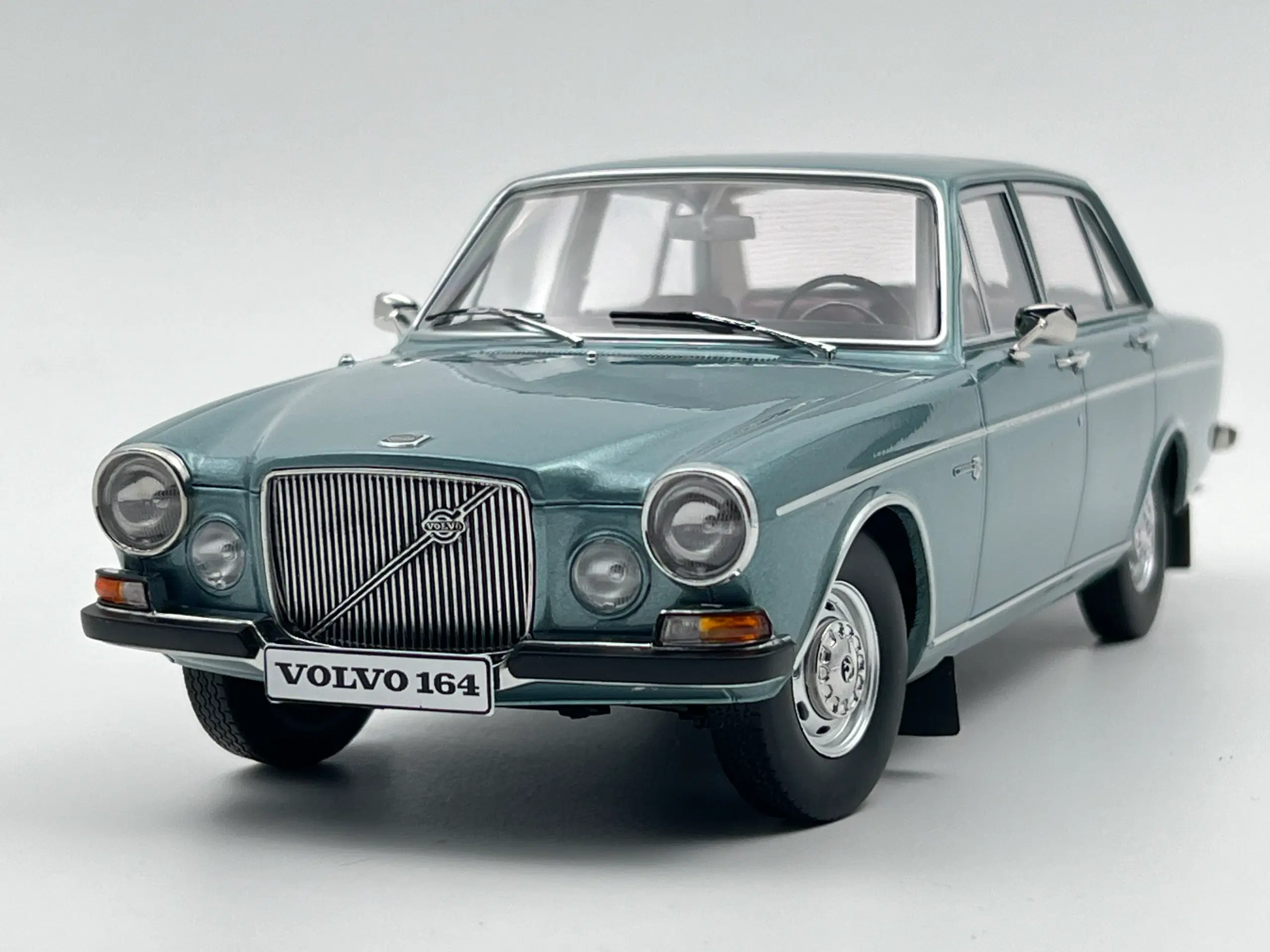 1969 Volvo 164 1:18