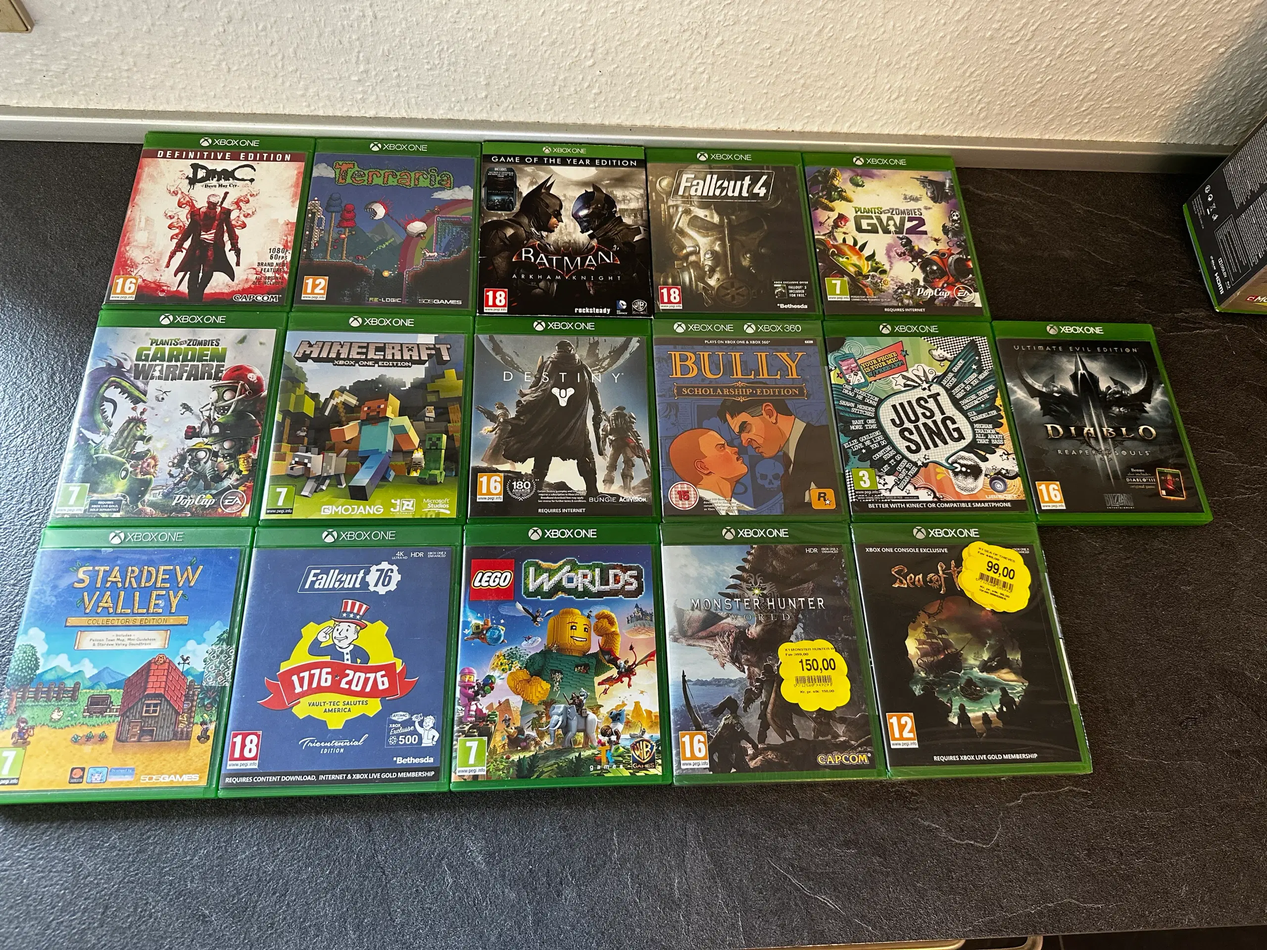 Xbox One S med original kasse og 16 spil