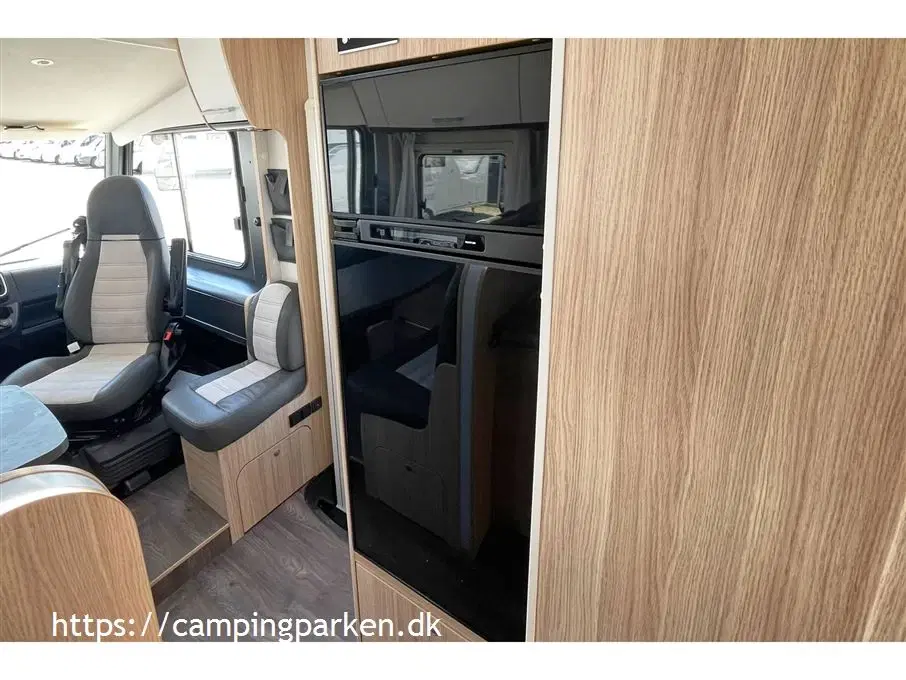 2022 - SunLight I 67S Adventure Edition   Flot helintegreret Sunlight autocamper med det rigtige udstyr