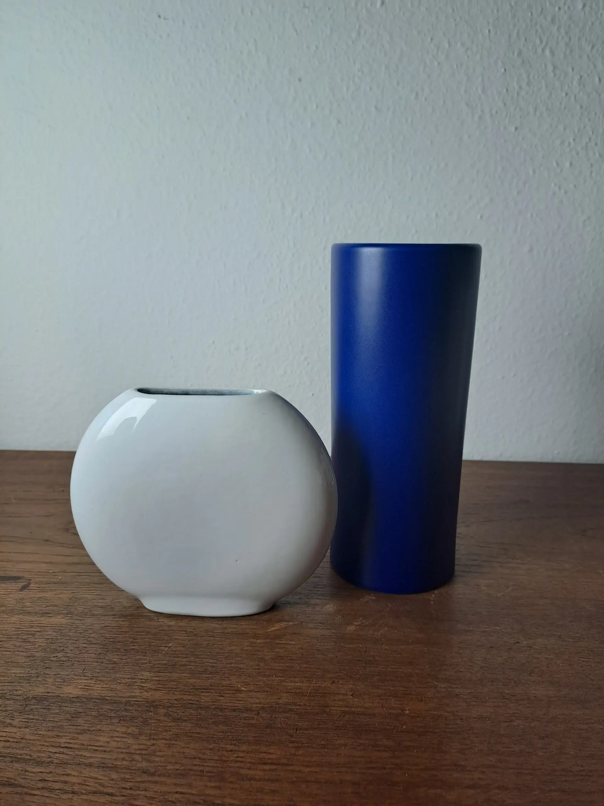 Retro vaser i hvid og blå