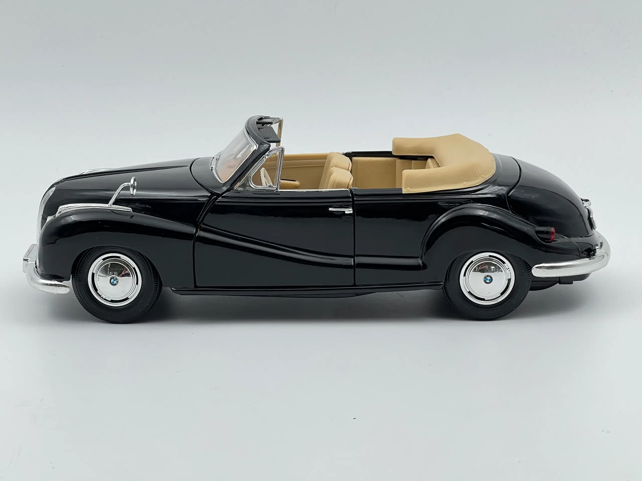 1955 BMW 502 V8 Baur-Cabriolet 1:18