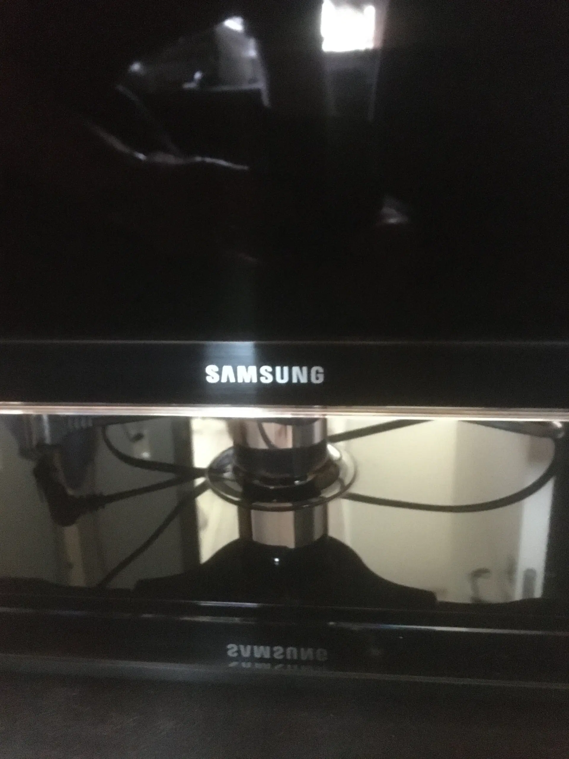 Samsung TV incl bord og DVD afspiller