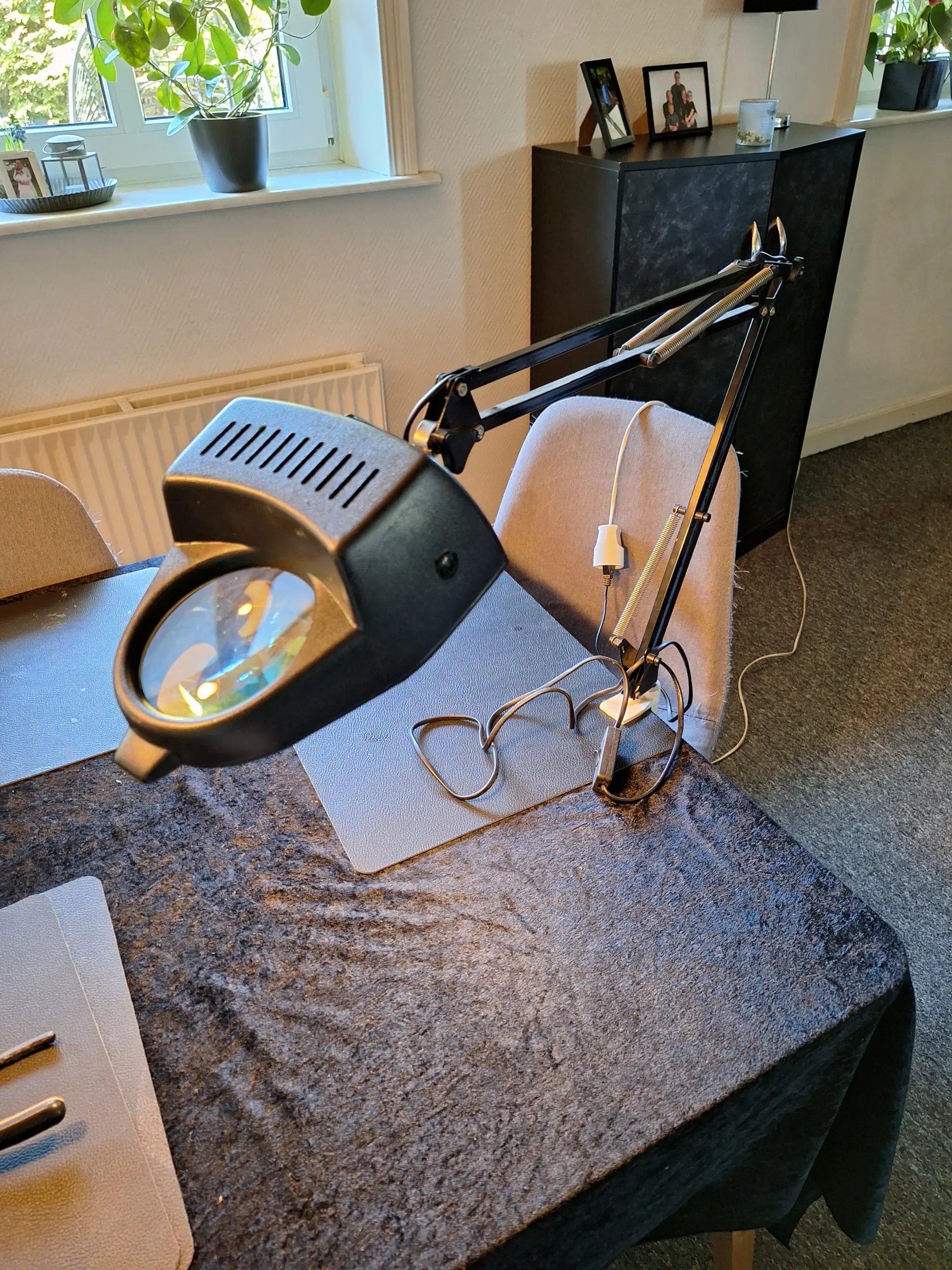 lampe med forstørrelsesglas