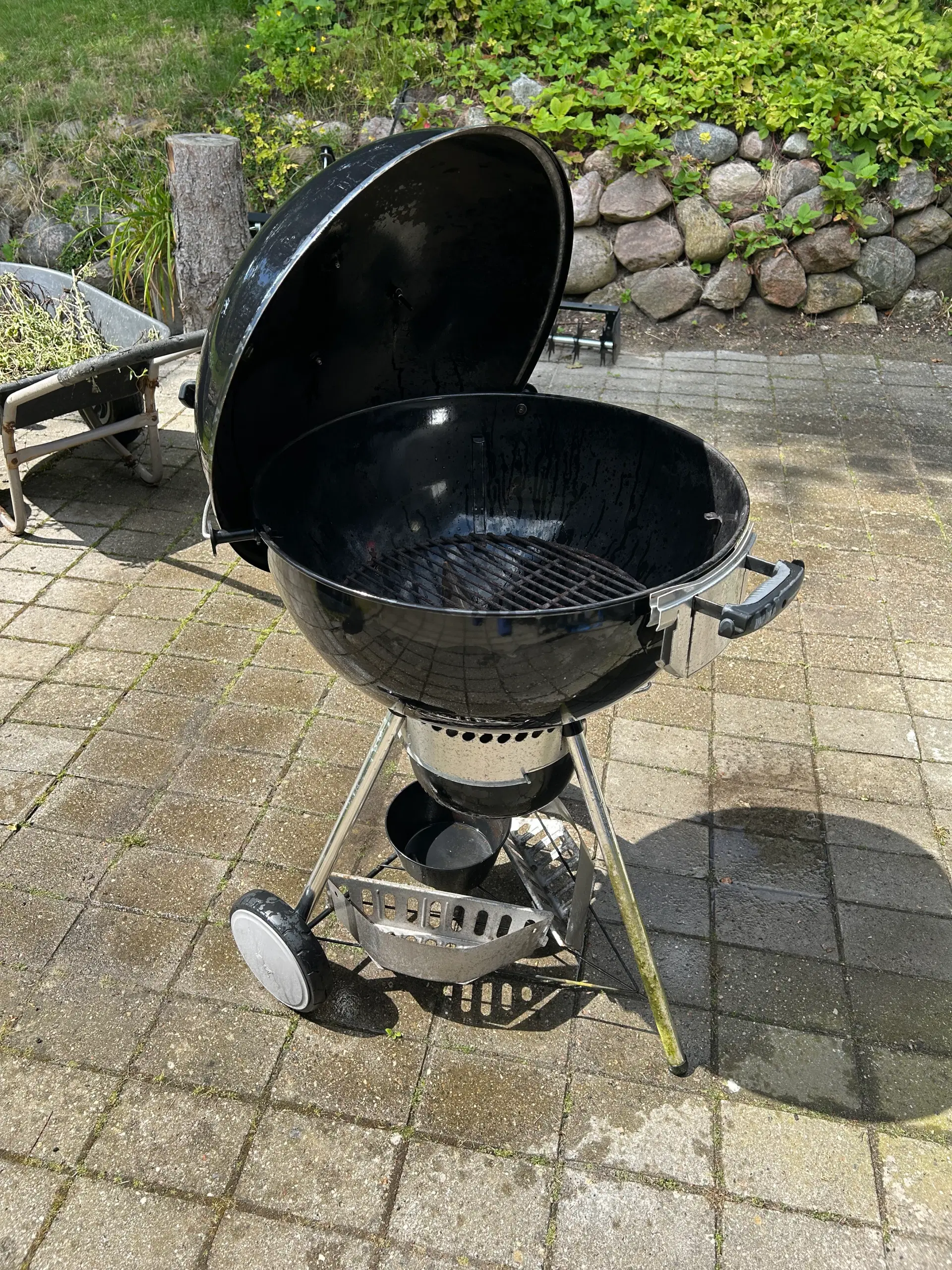 Weber 57cm Kuglegrill med pizzaindsats