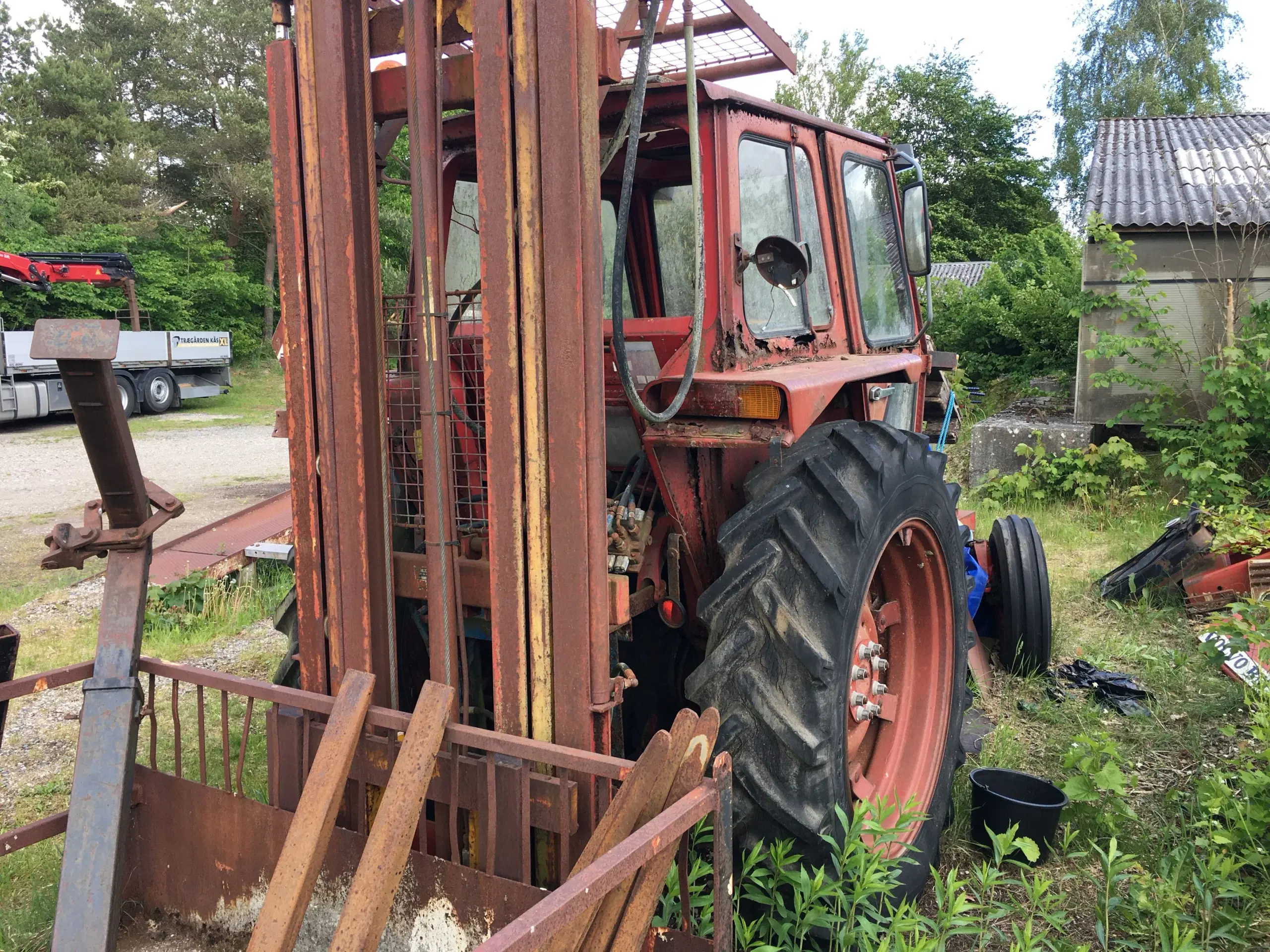 Volvo 650 med byggelift