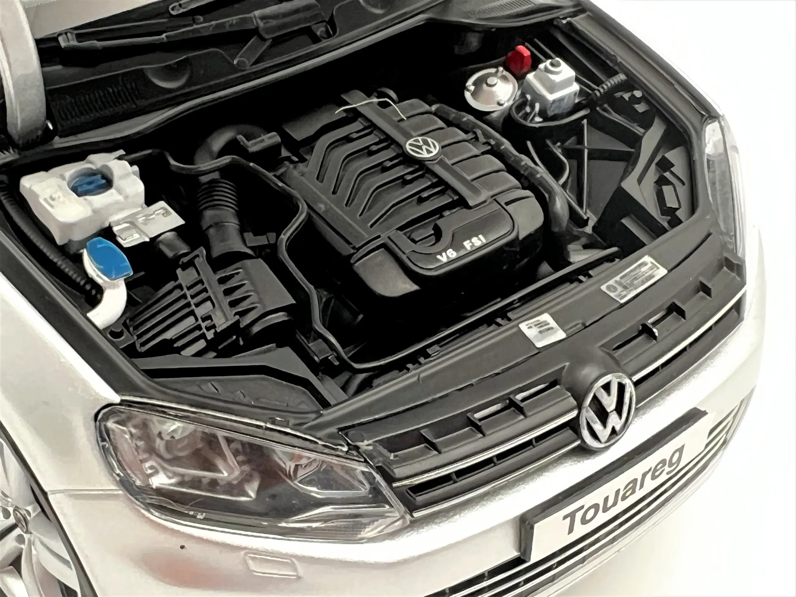 2010 VW Touareg V6 TSI 4Motion - Kyosho - 1:18