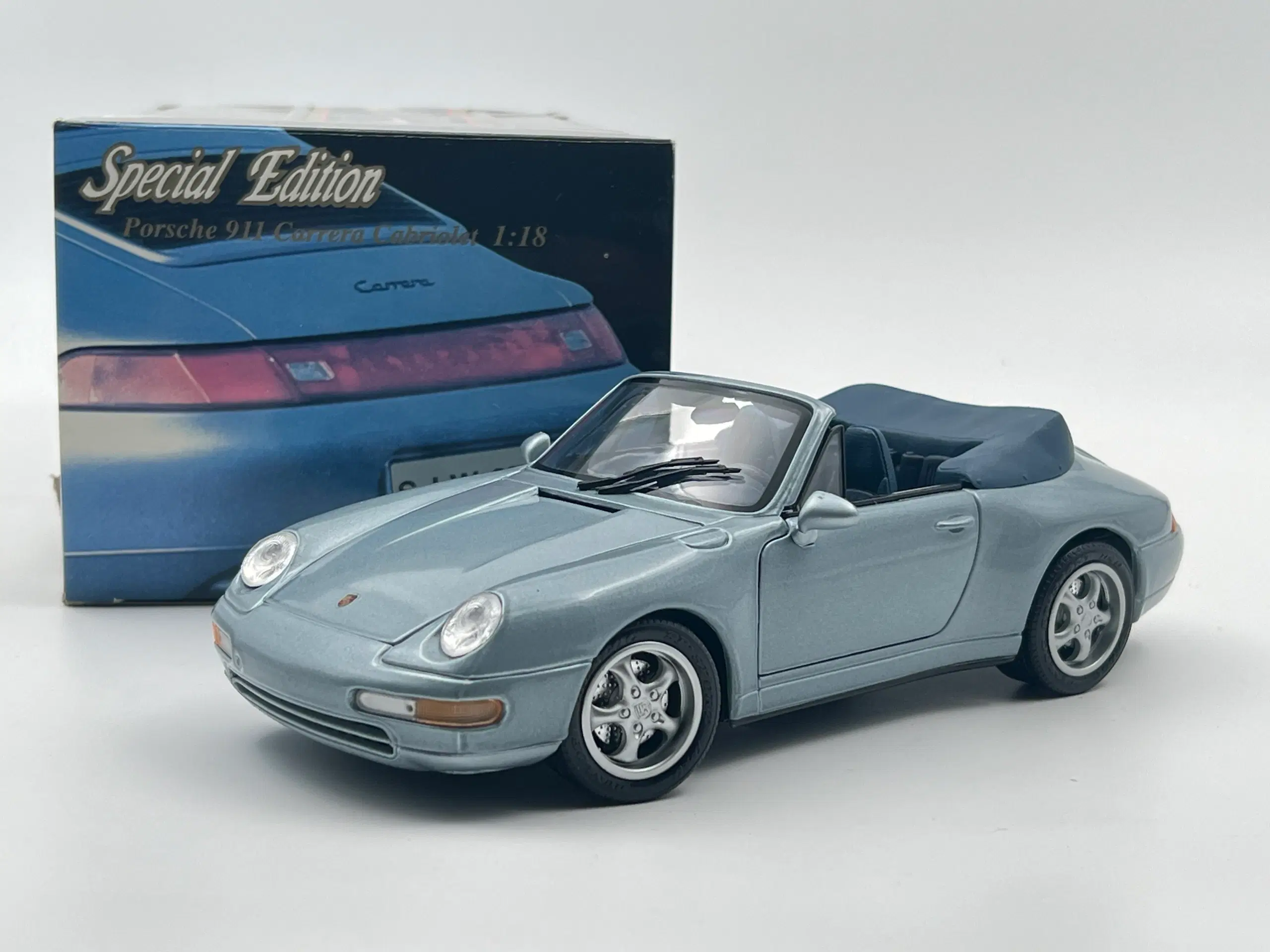 1994 Porsche 911 Carrera / 993 Cabriolet - 1:18