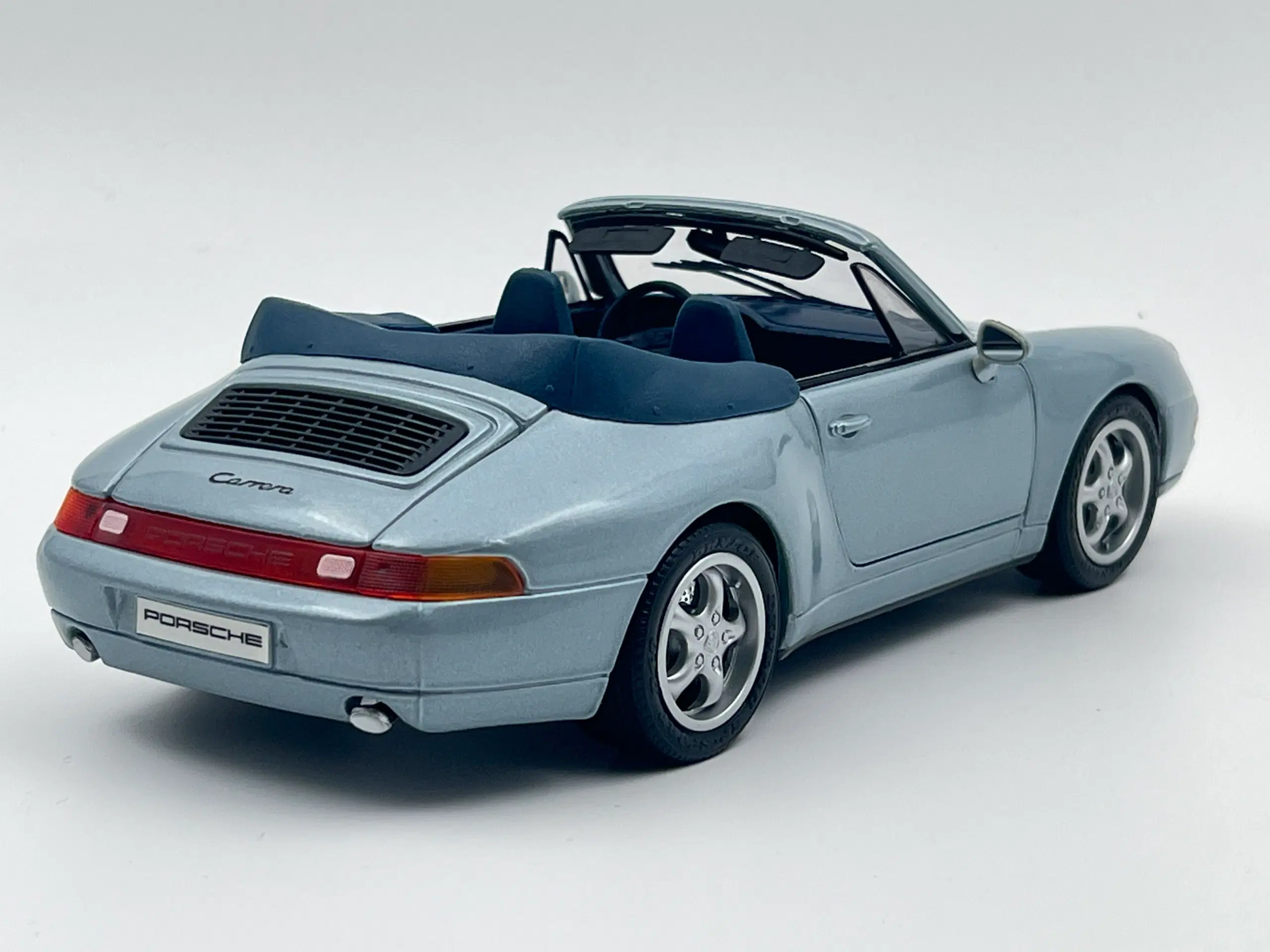 1994 Porsche 911 Carrera / 993 Cabriolet - 1:18