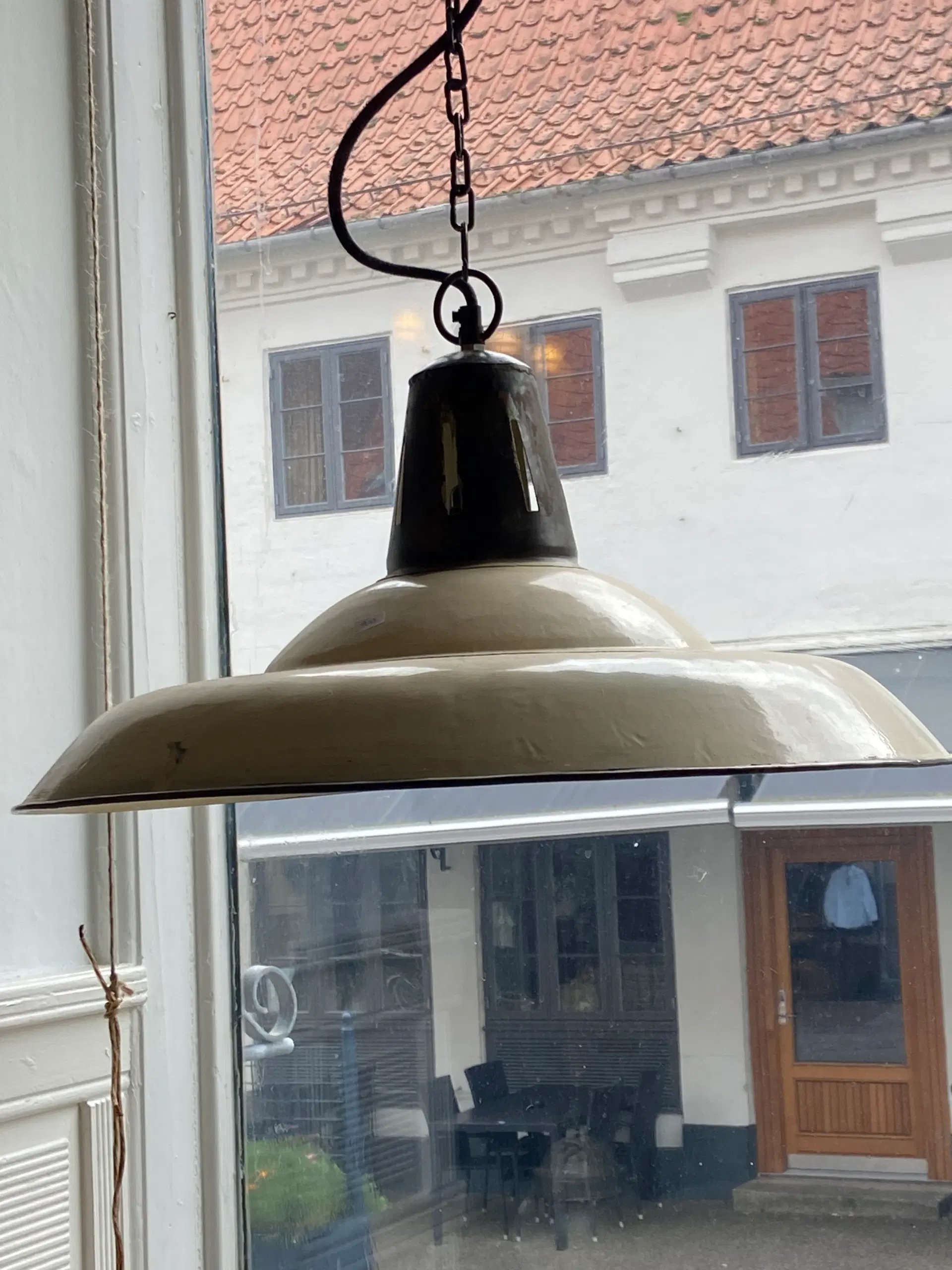 2 helt unikke loftslamper i industriel stil