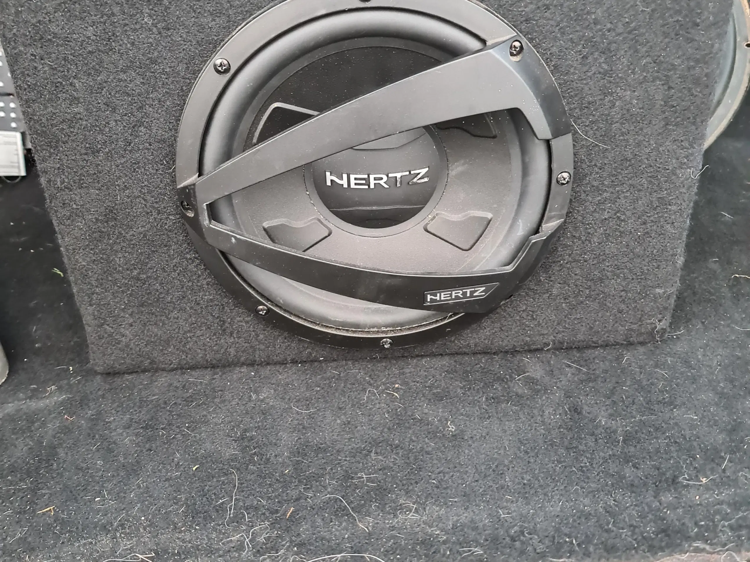 Hertz subwoofer 10"