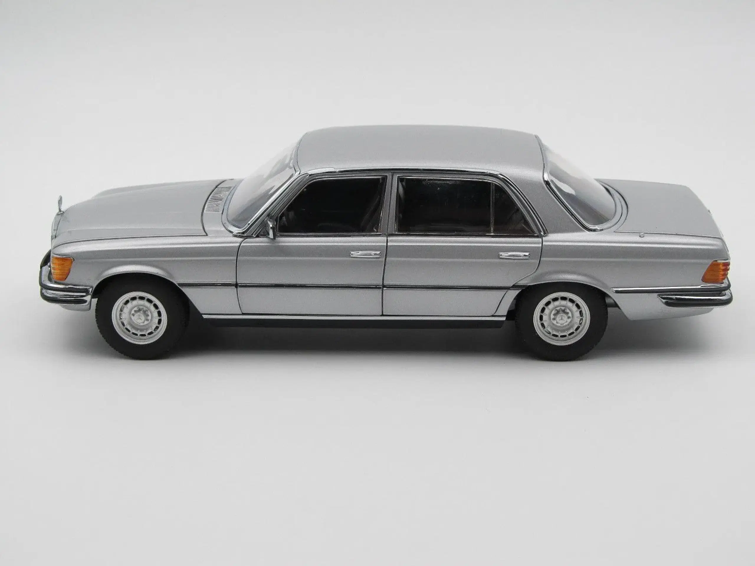 1974 Mercedes-Benz 450 SEL W116 - 1:18