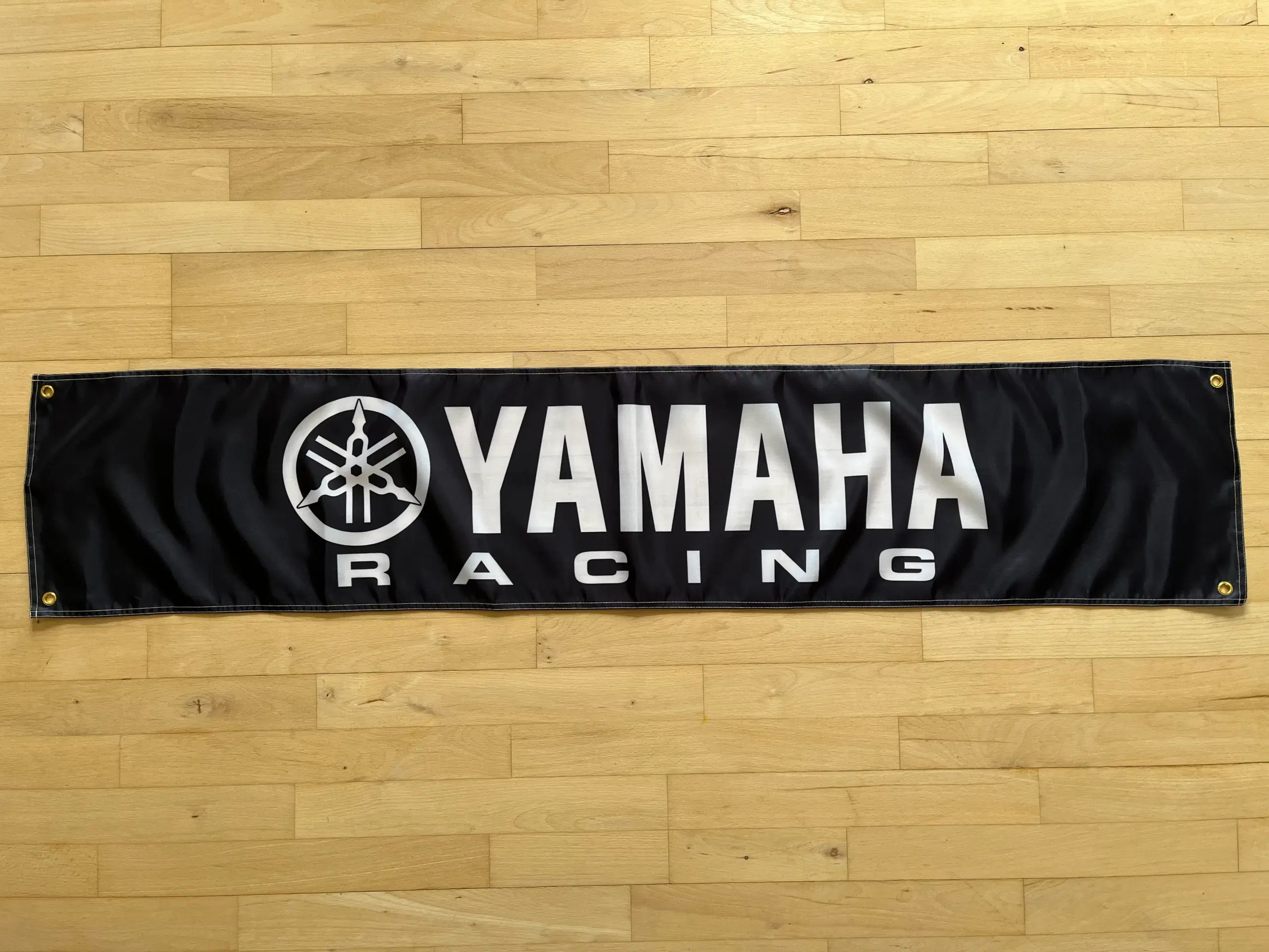 Flag med Yamaha og Yamaha Racing