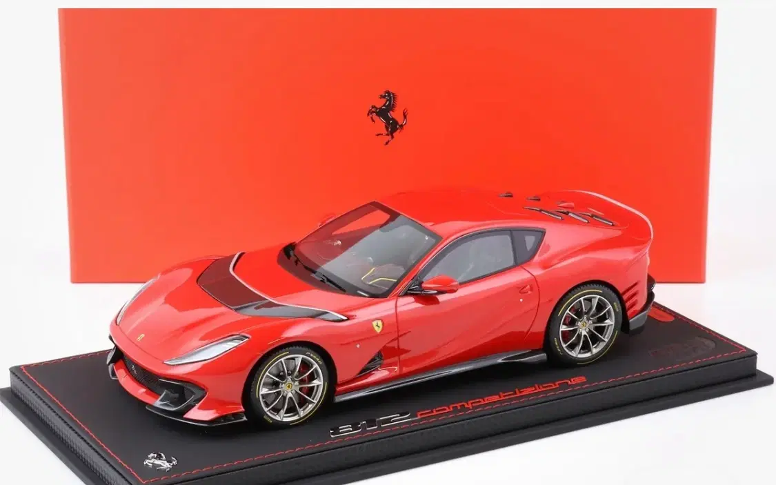 1:18 Ferrari 812 Competition 2021