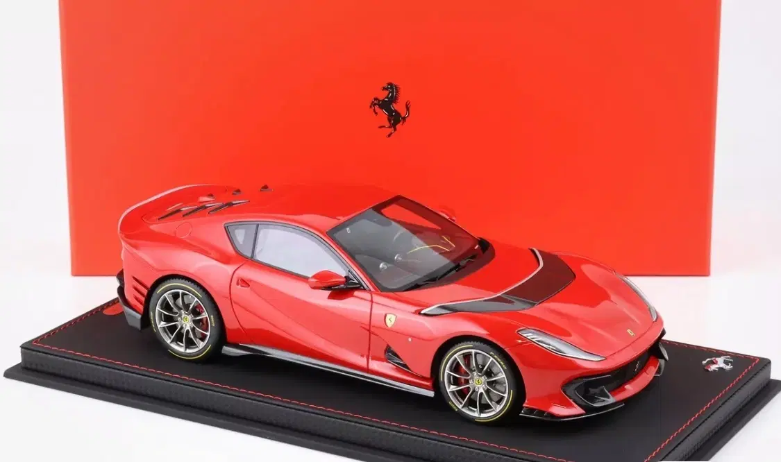 1:18 Ferrari 812 Competition 2021