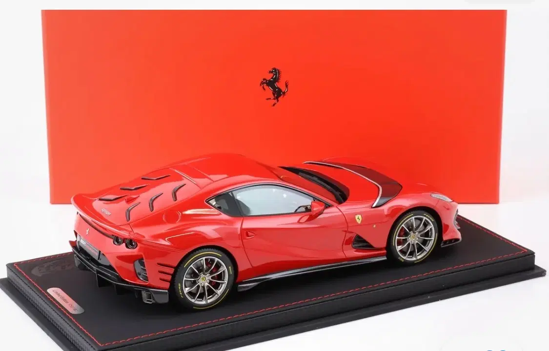 1:18 Ferrari 812 Competition 2021