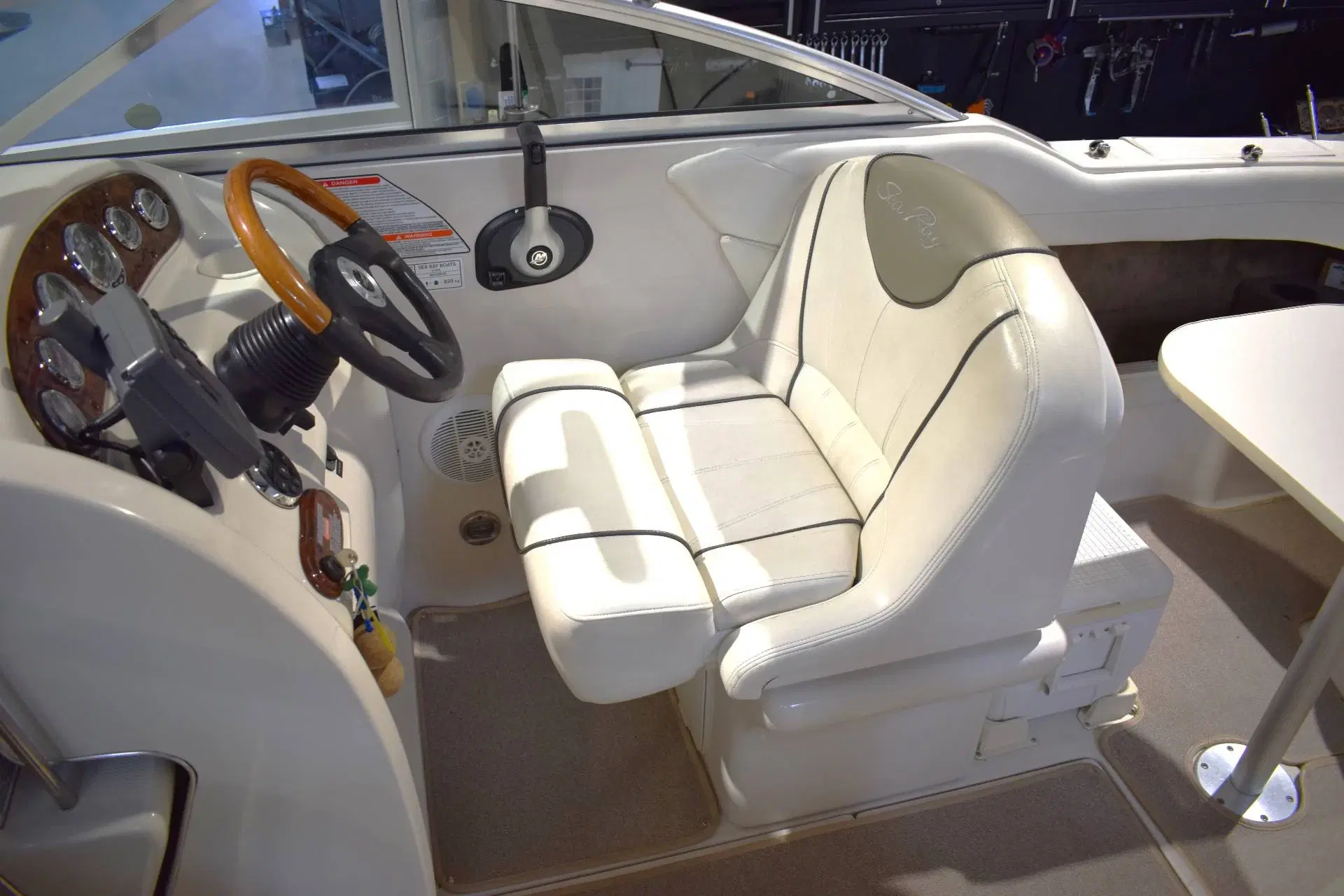 Searay 225 Weekender - MerCruiser 50 V8