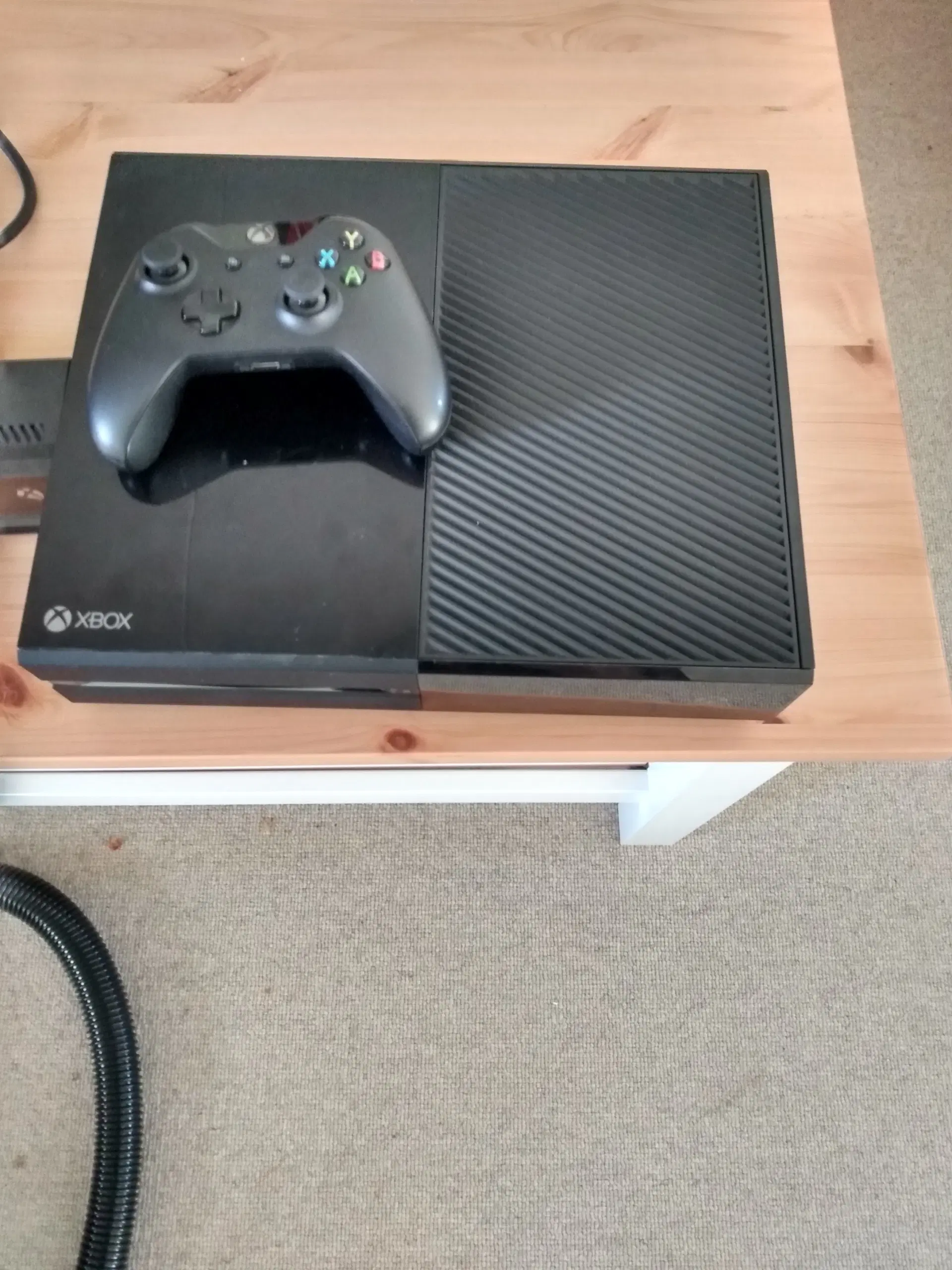 Xbox One med ssd harddisk og konto med 52 spil