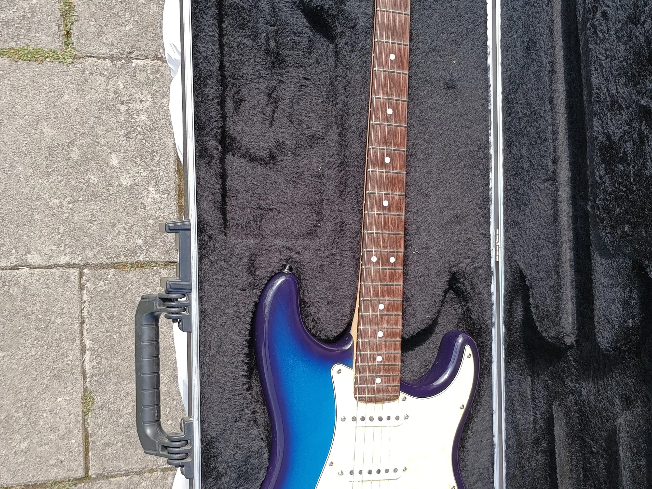 Fender Stratocaster "Bonnie Raitt Signature"