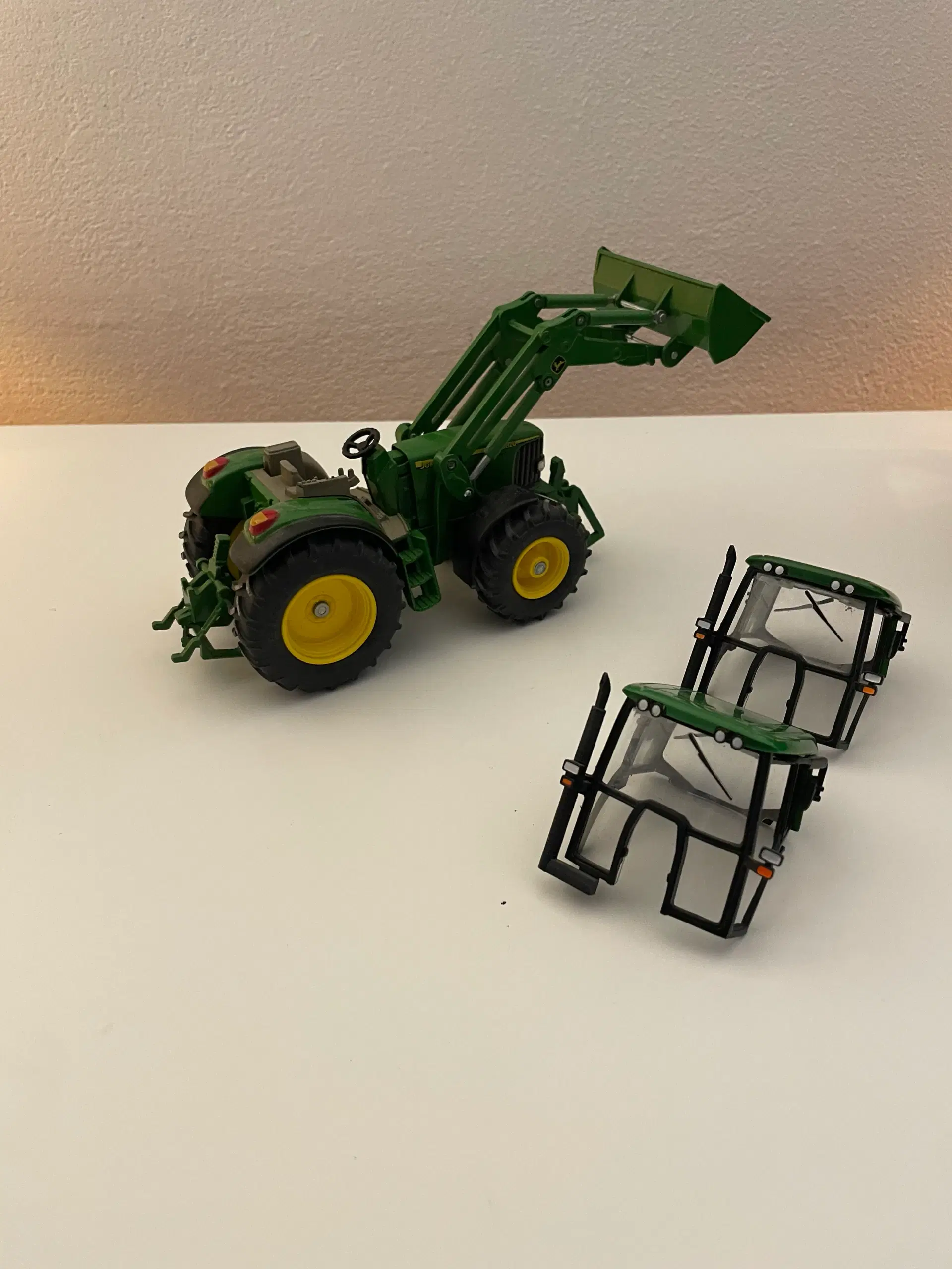 John Deere traktor med frontlæsser