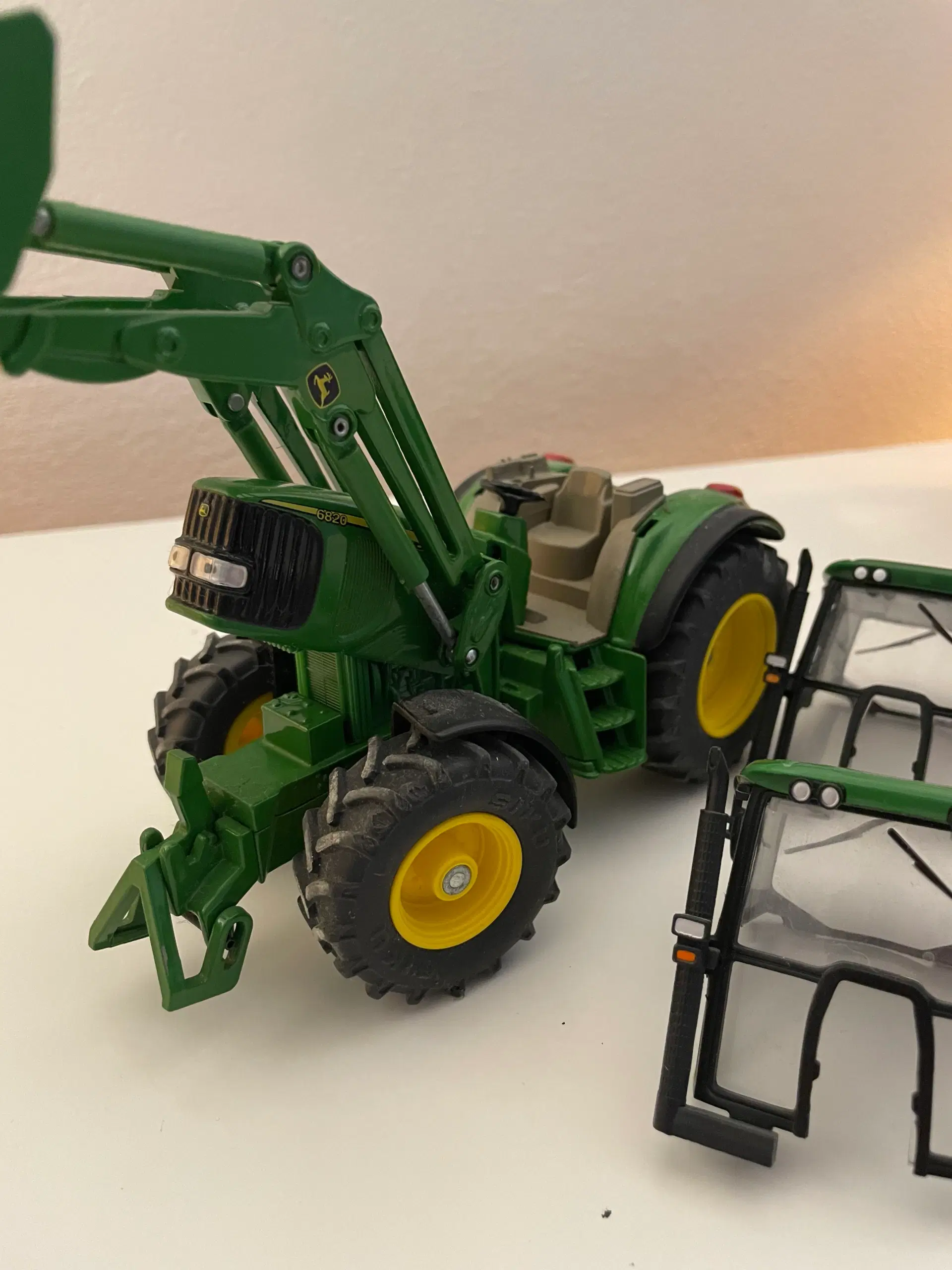 John Deere traktor med frontlæsser