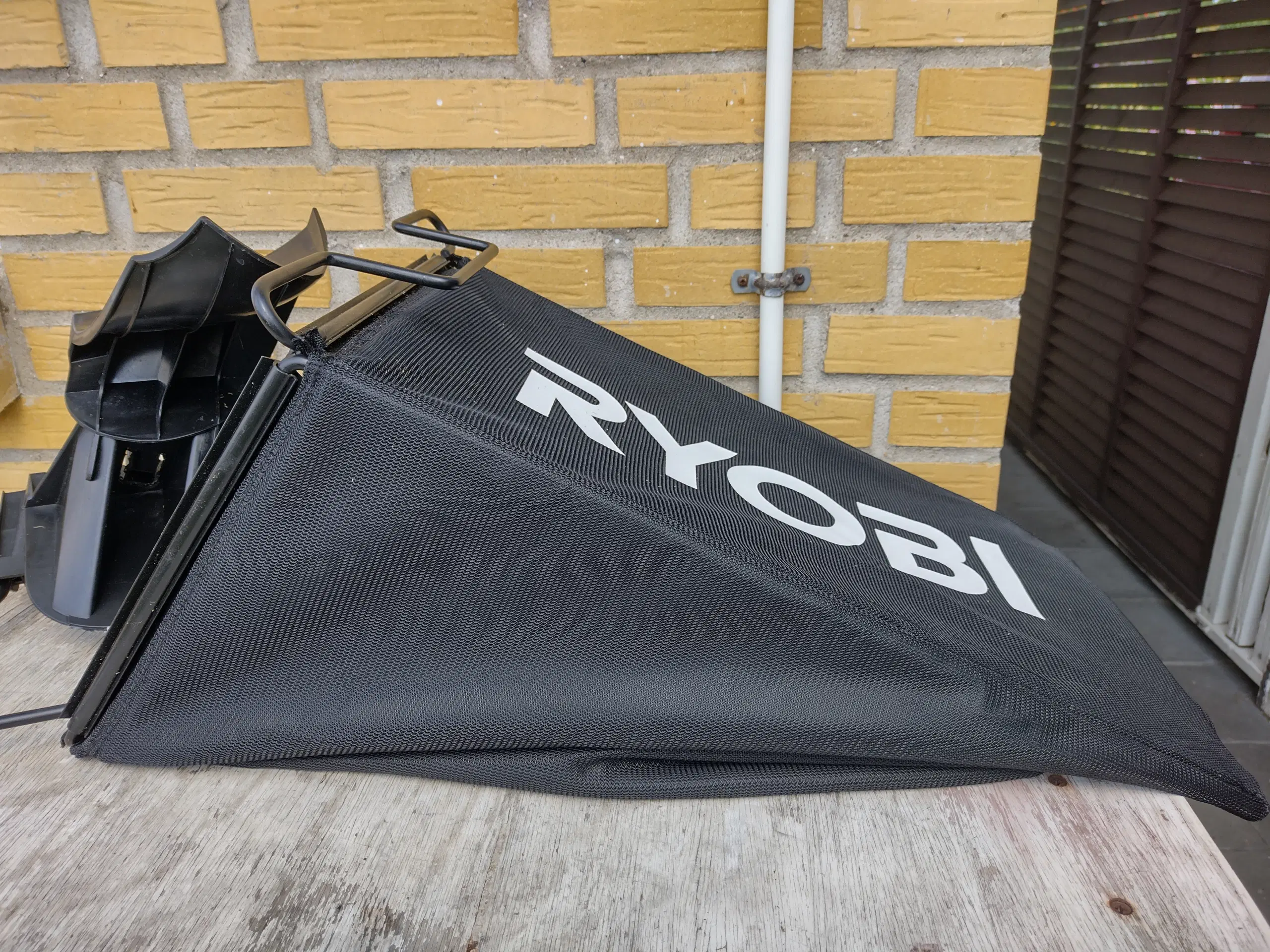 Ryobi græsopsamler og bioklip-prop