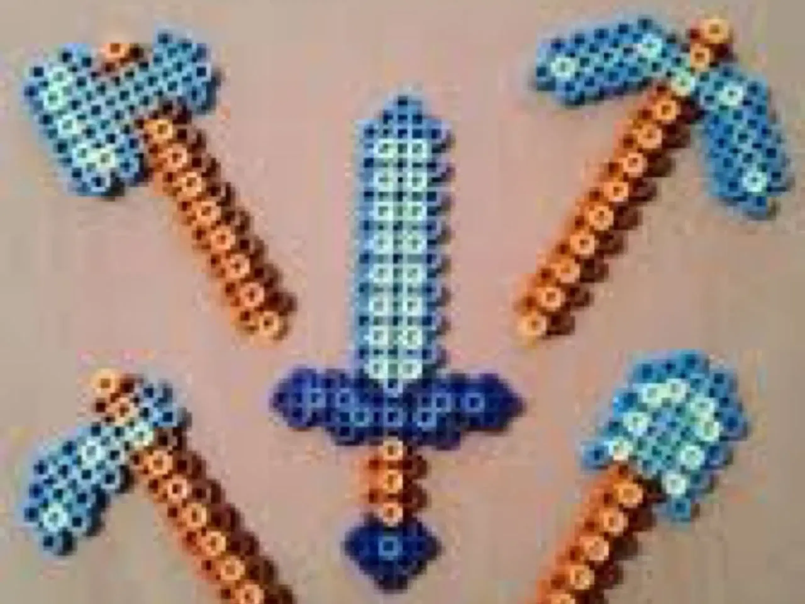 Perler lavet af Lucas laver disse superhelte