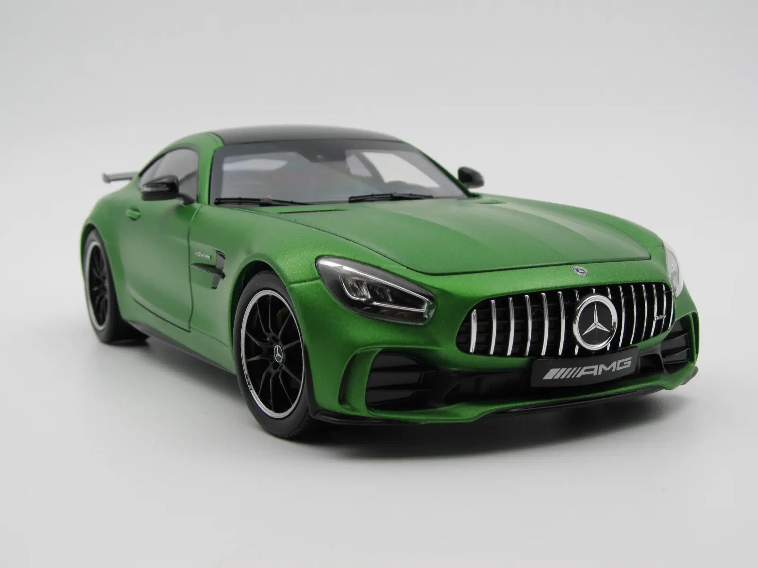 2019 Mercedes AMG GT-R Coupé - 1:18