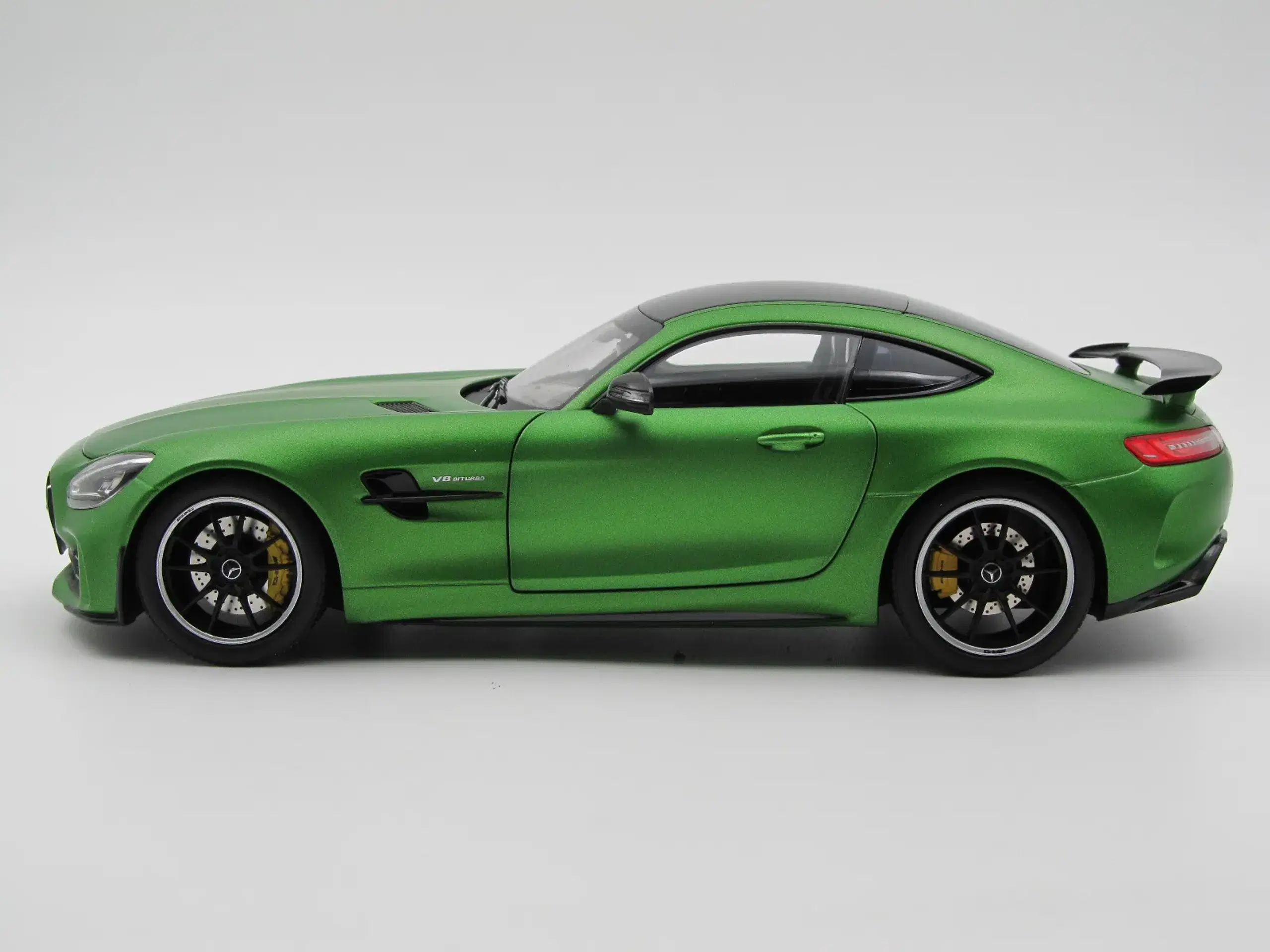 2019 Mercedes AMG GT-R Coupé - 1:18