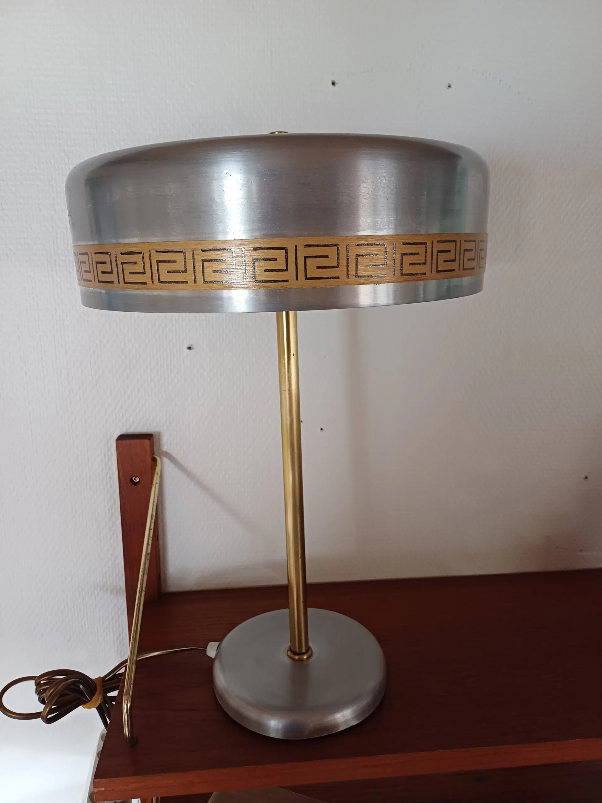 Bordlampe fra 70erne lavet af vitrika