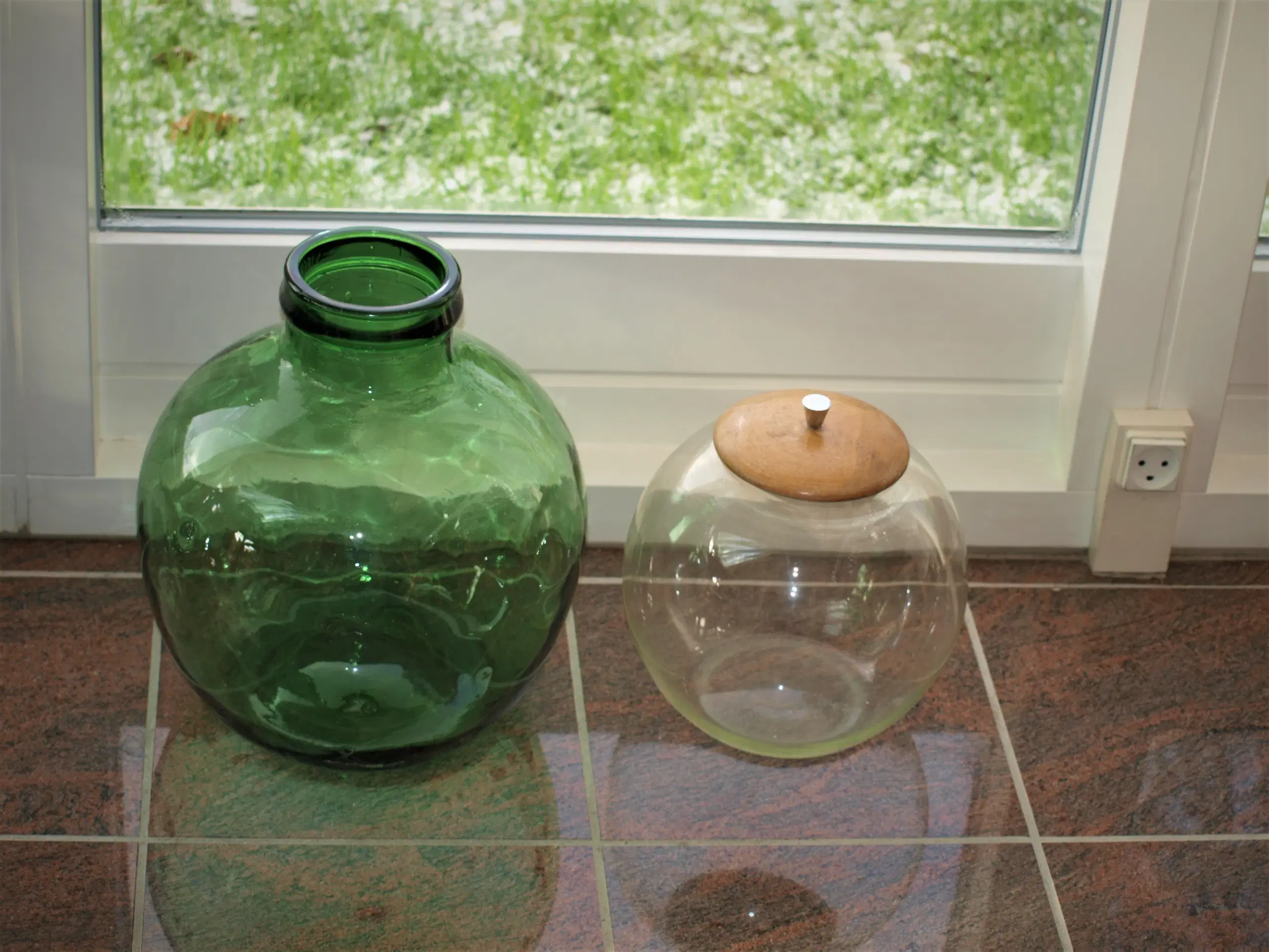 Kule glas vase