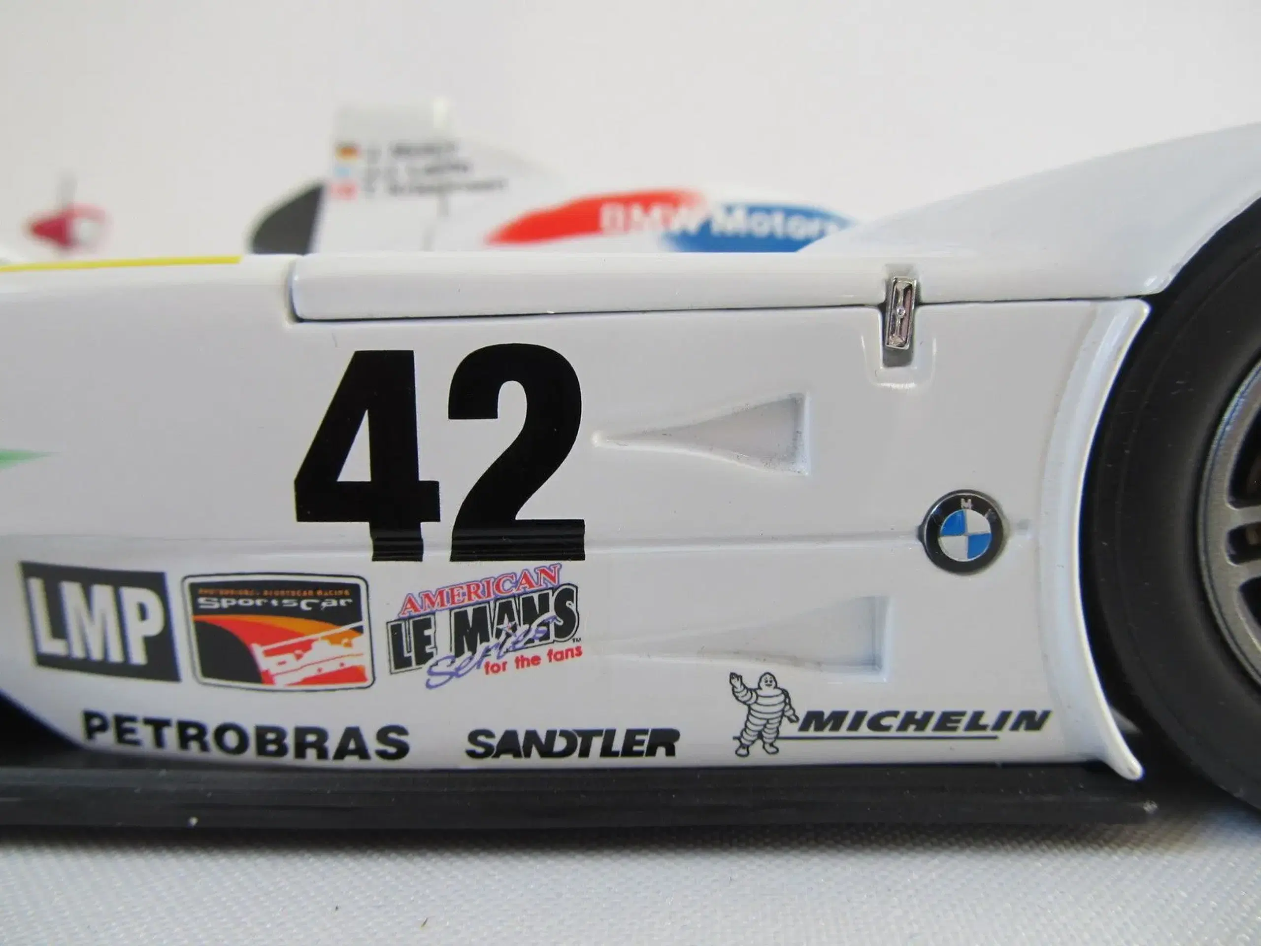 1999 BMW V12LMR #42 Sebring - 1:18