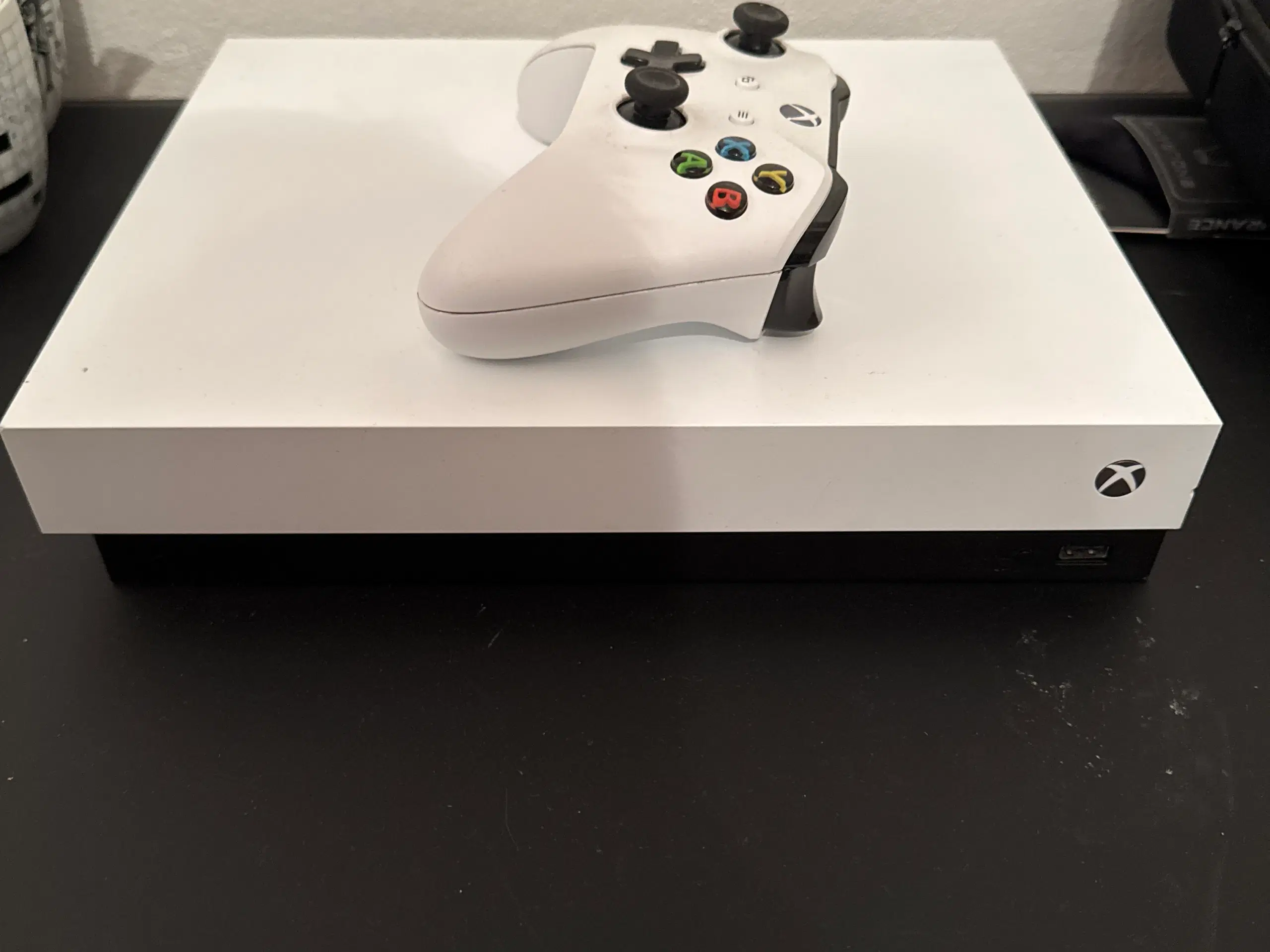 Xbox one x 1tb 4K