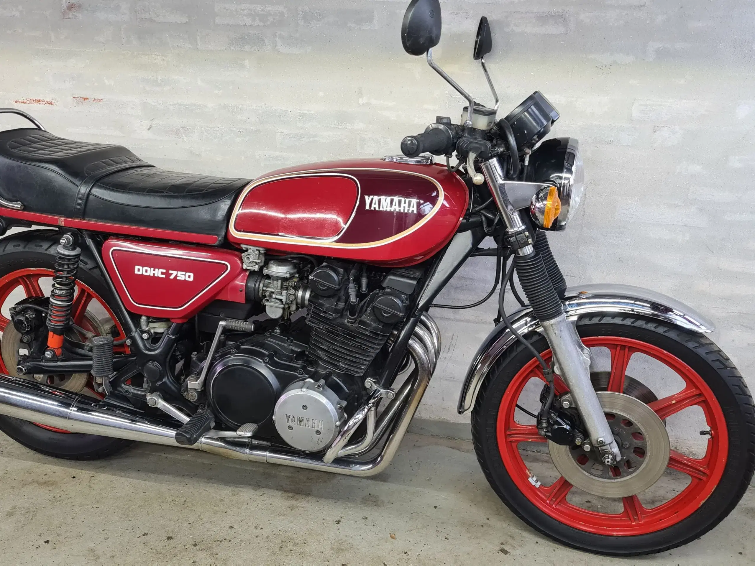 Yamaha XS 750