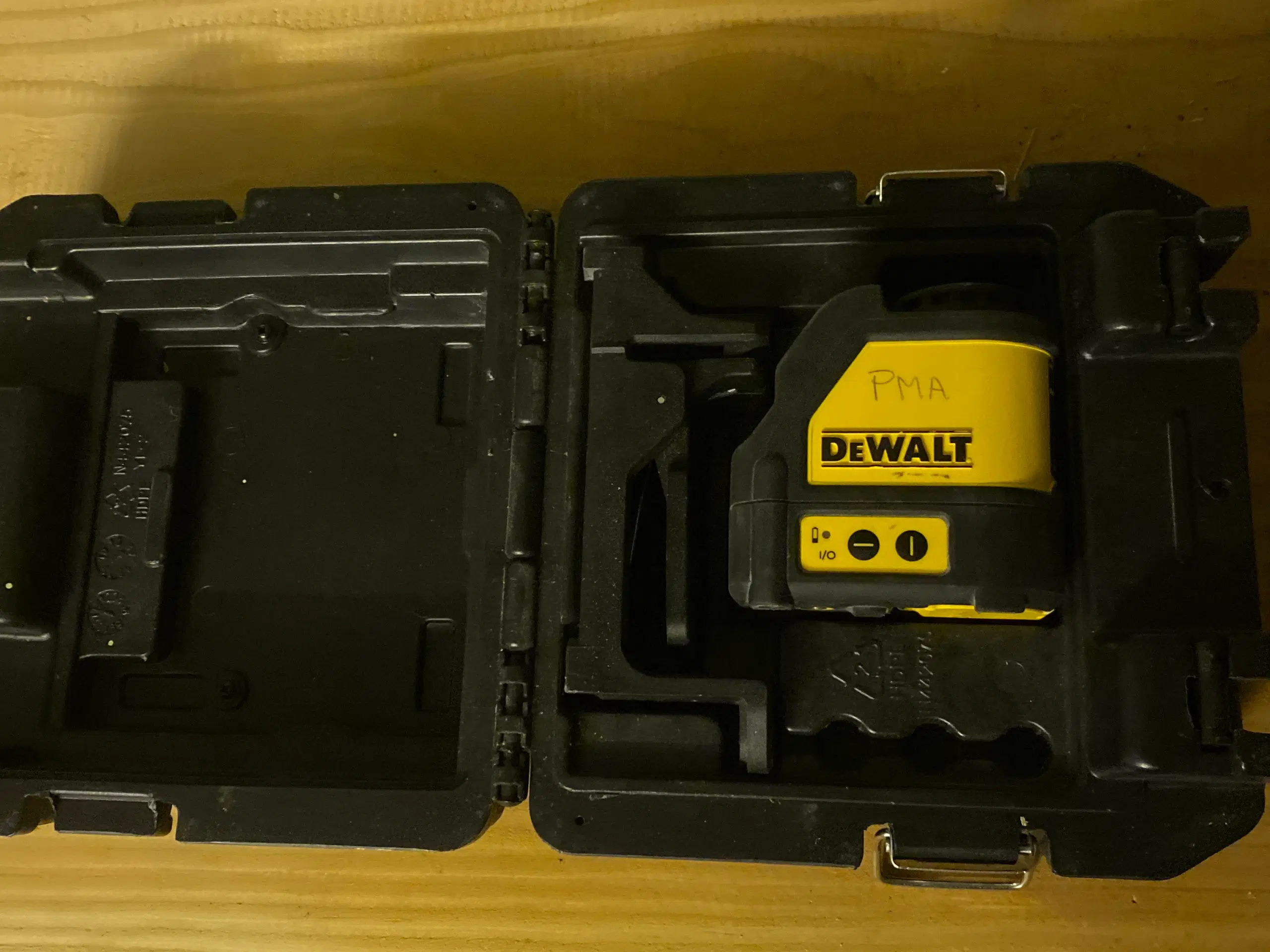 DeWalt kryds laser rødt lys