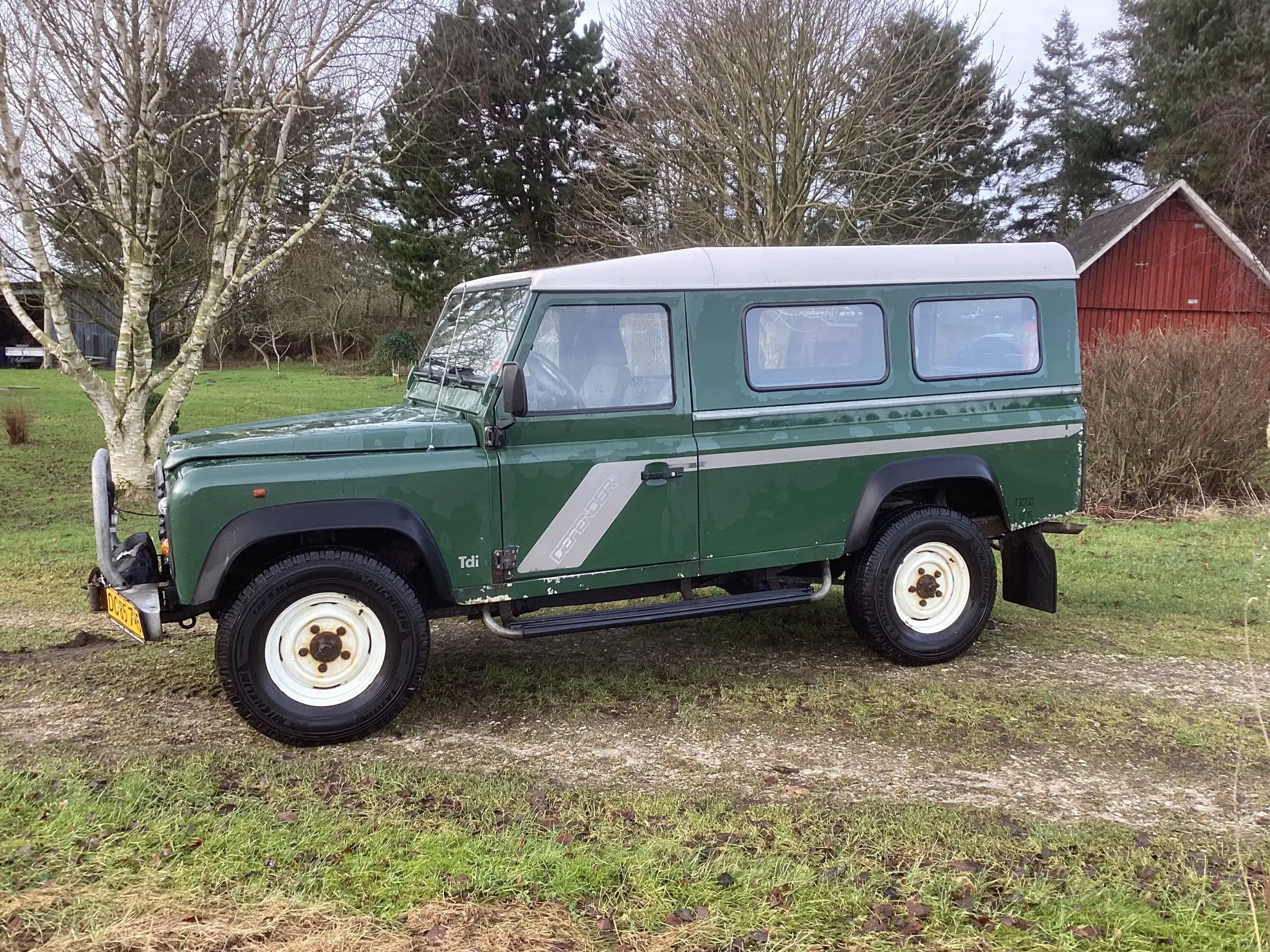 Land Rover Defender 110