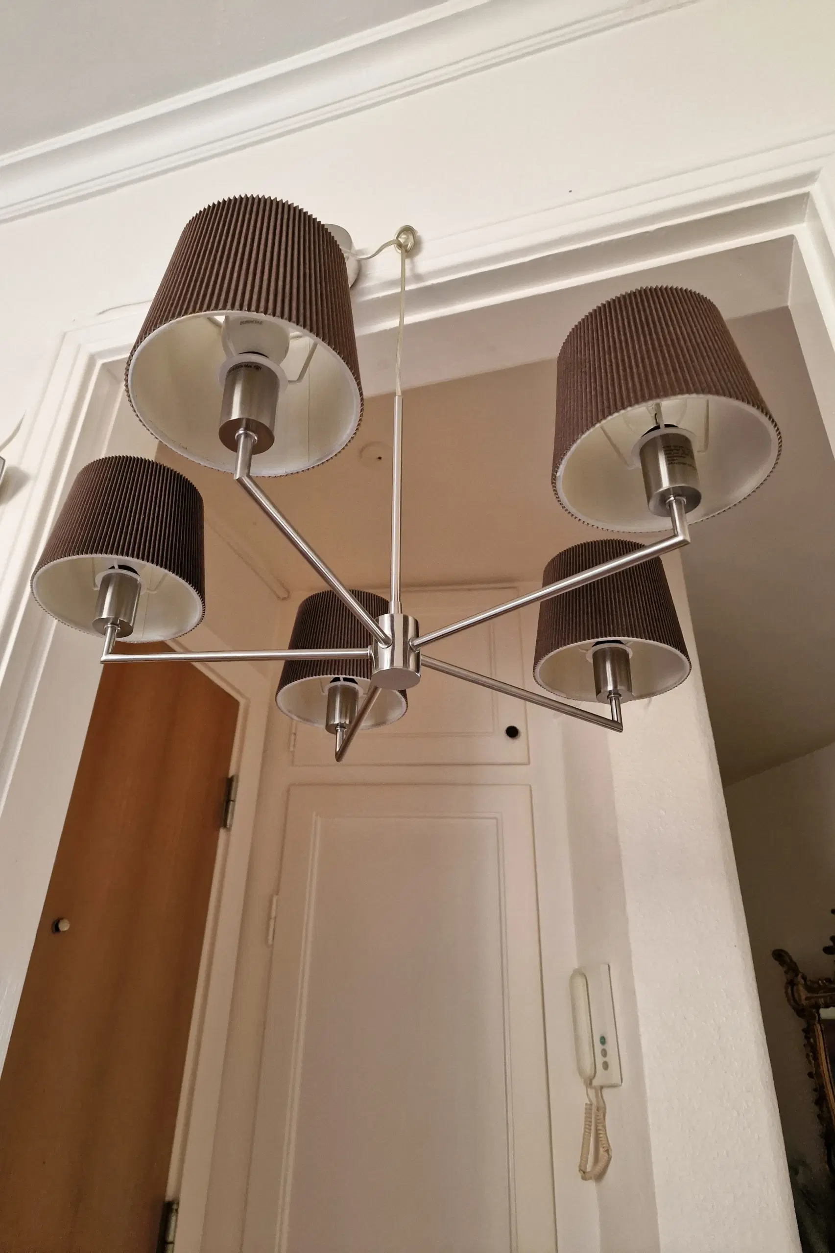 Flot femarmet loftslampe