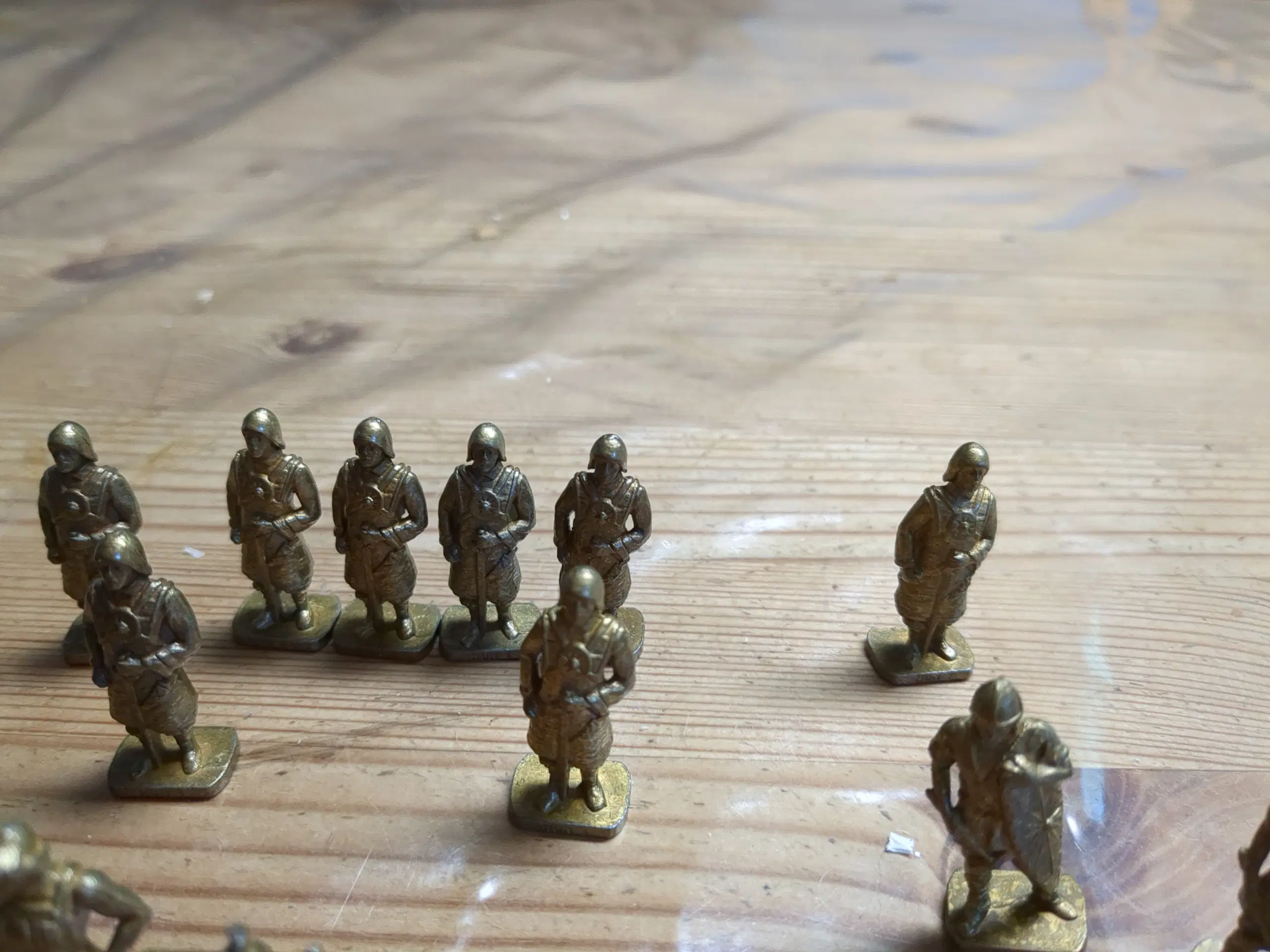 15 Kinderæg metal figurer