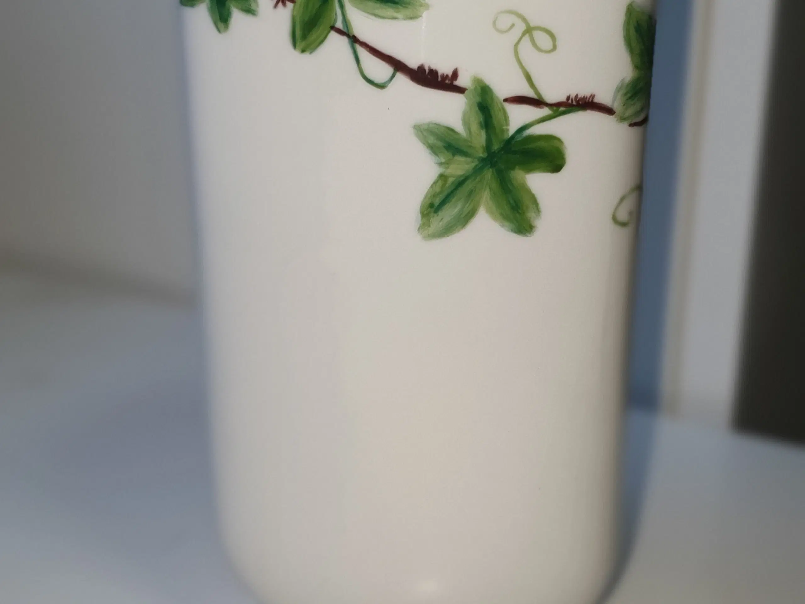 Vase med gren motiv