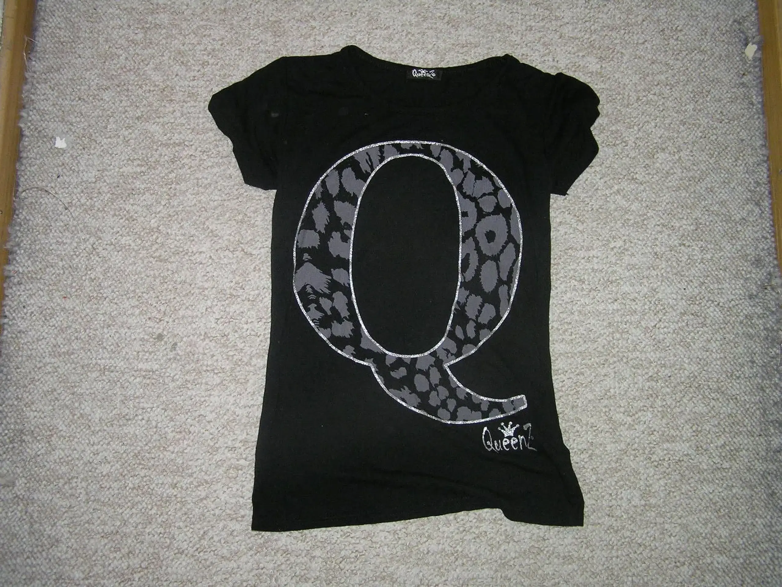 T-shirt str 140 fra Queenz