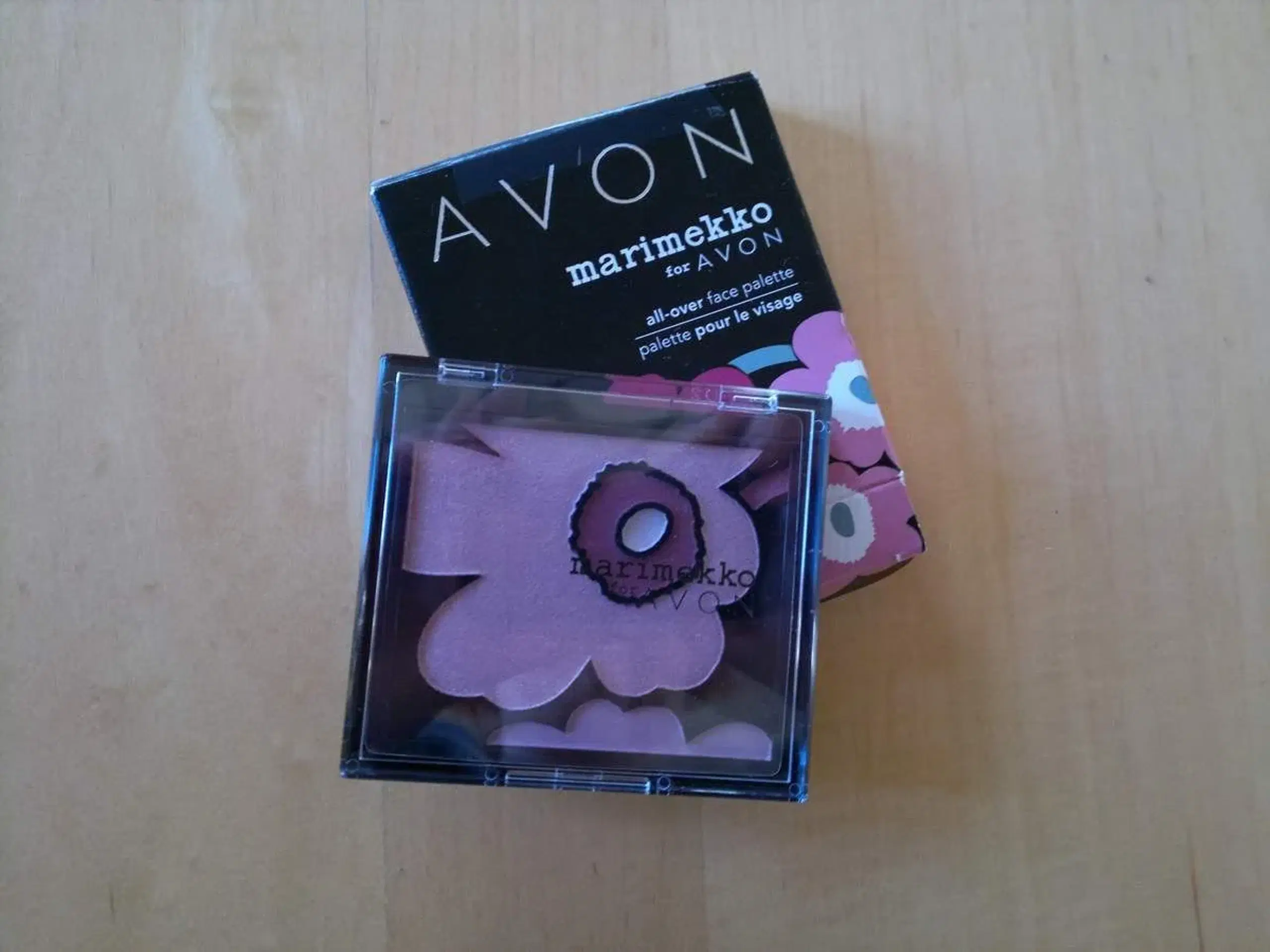 Ny Marimekko Avon rouge