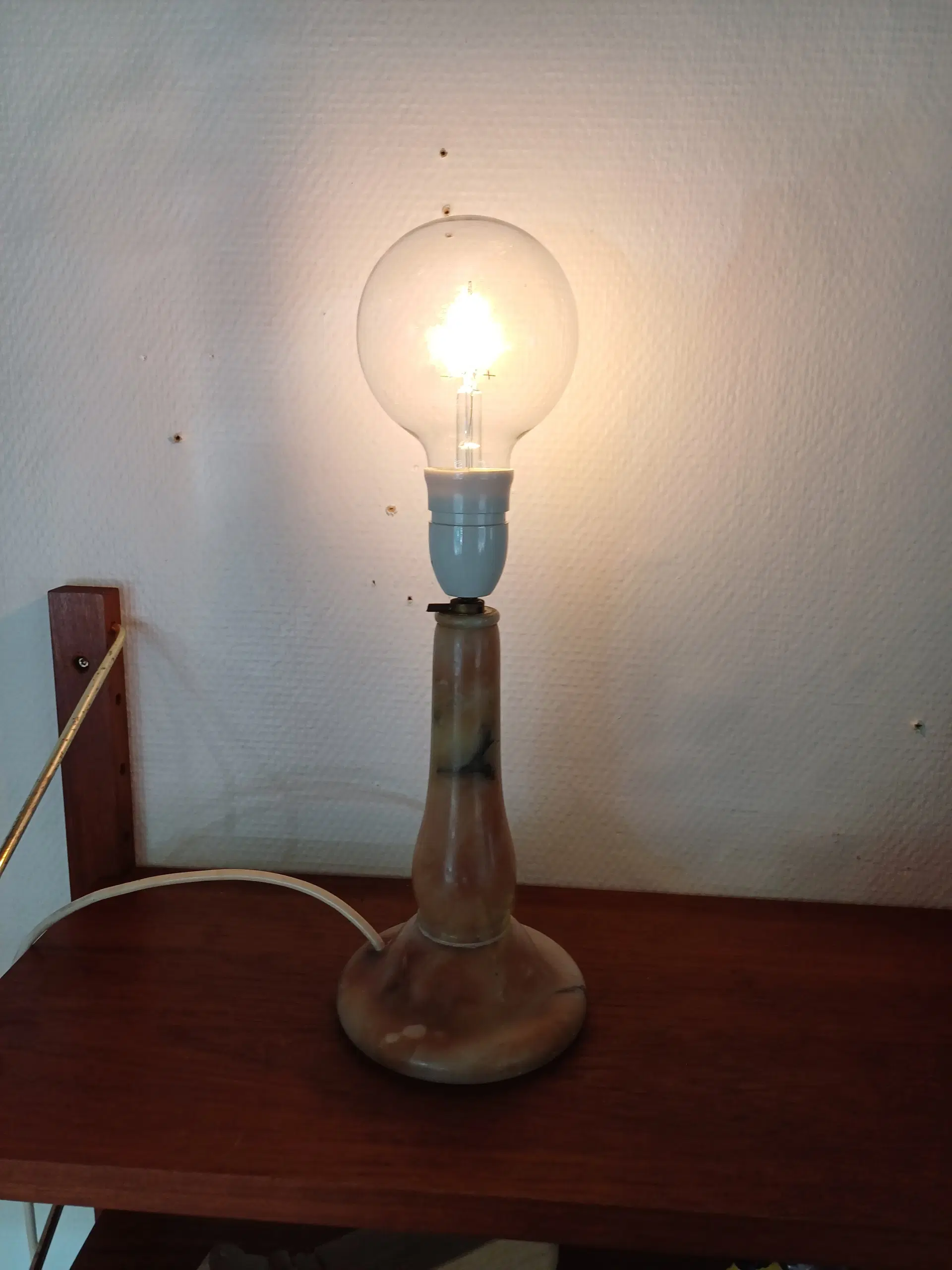 Marmor bordlampe