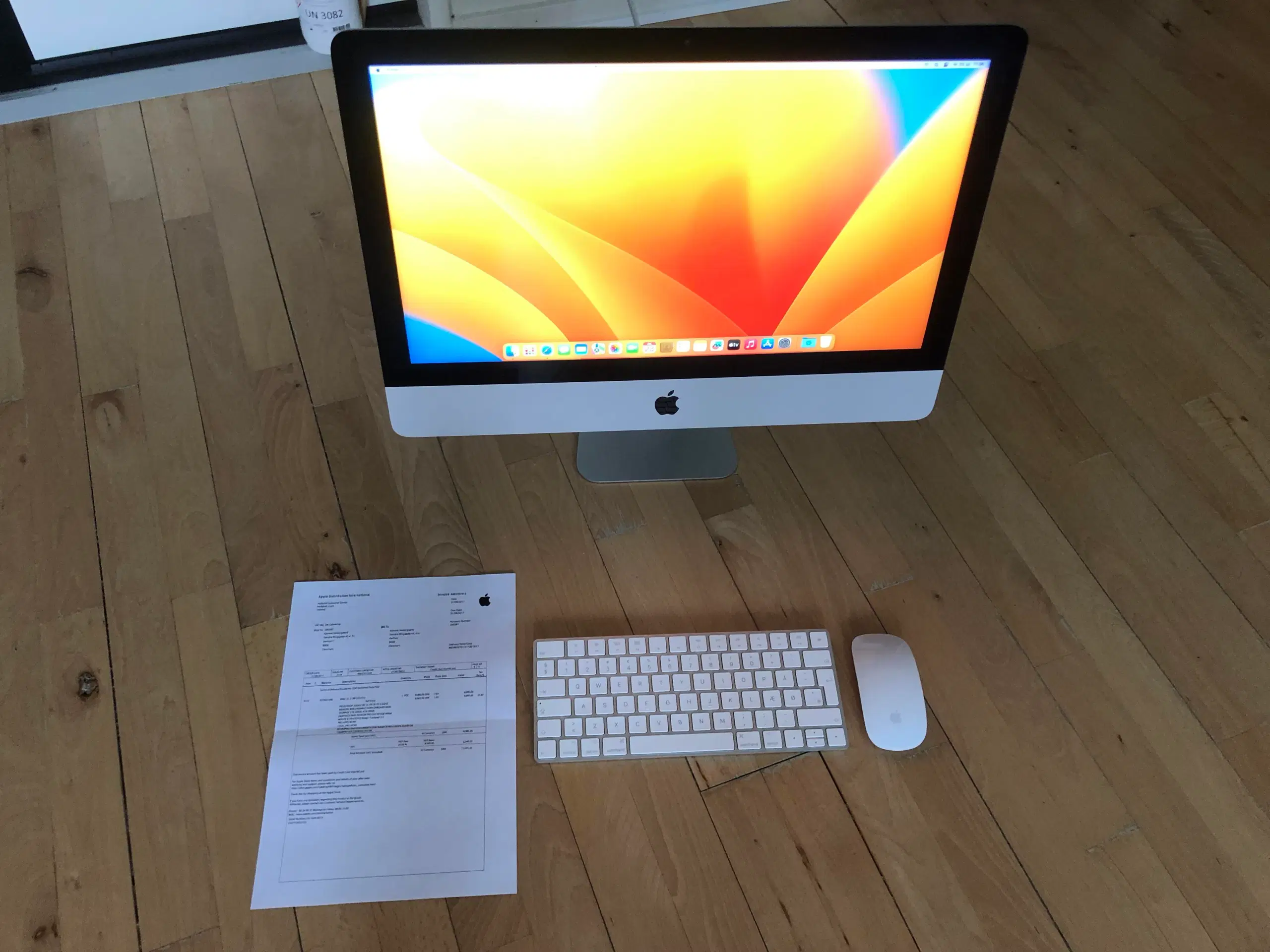 Imac 215" 4K Retina  30 i5 GHz 8 GB ram 1 T