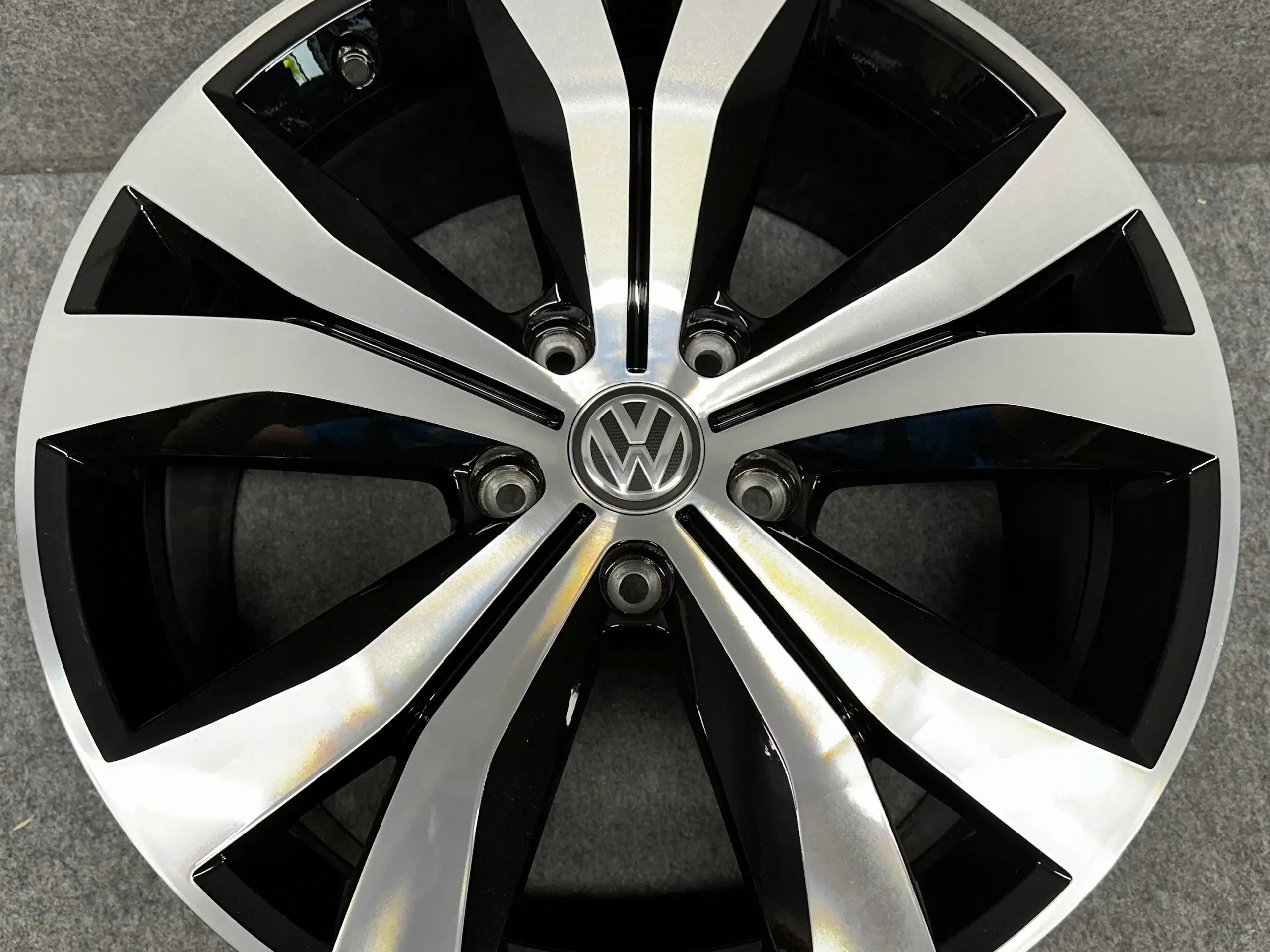 VW TOUAREG III TARRAGONA 7P 90" x 20" 5x112 ET 57