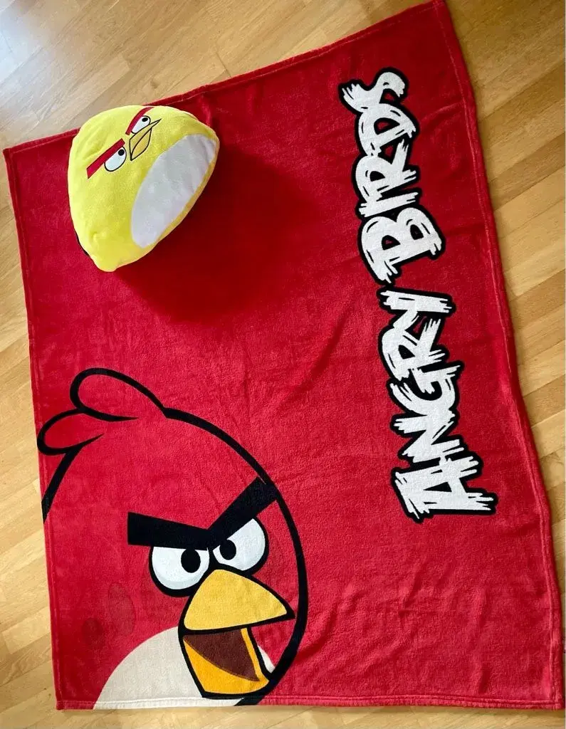 Lækkert Angry Birds tæppe og pude