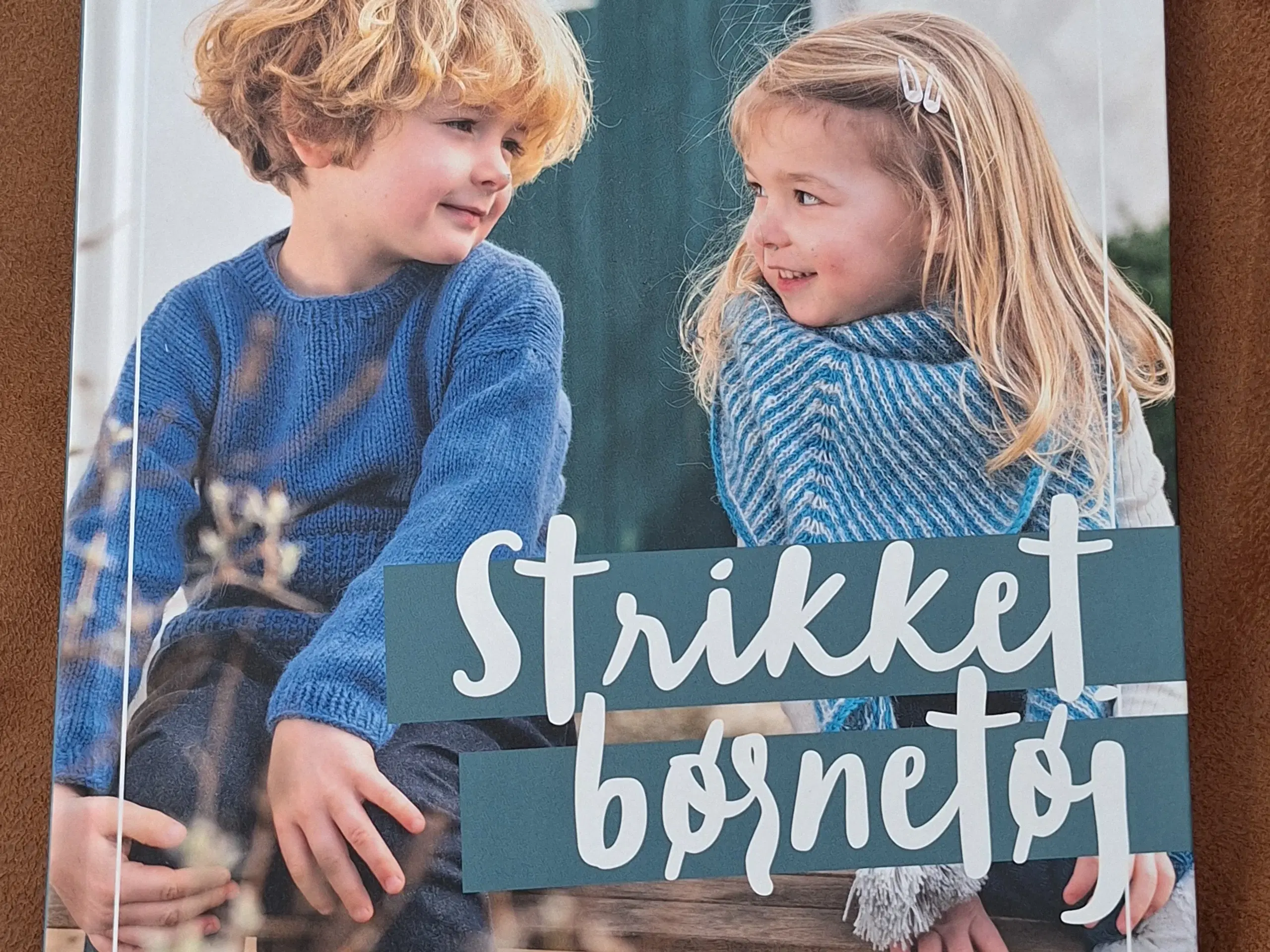 Strikket børnetøj