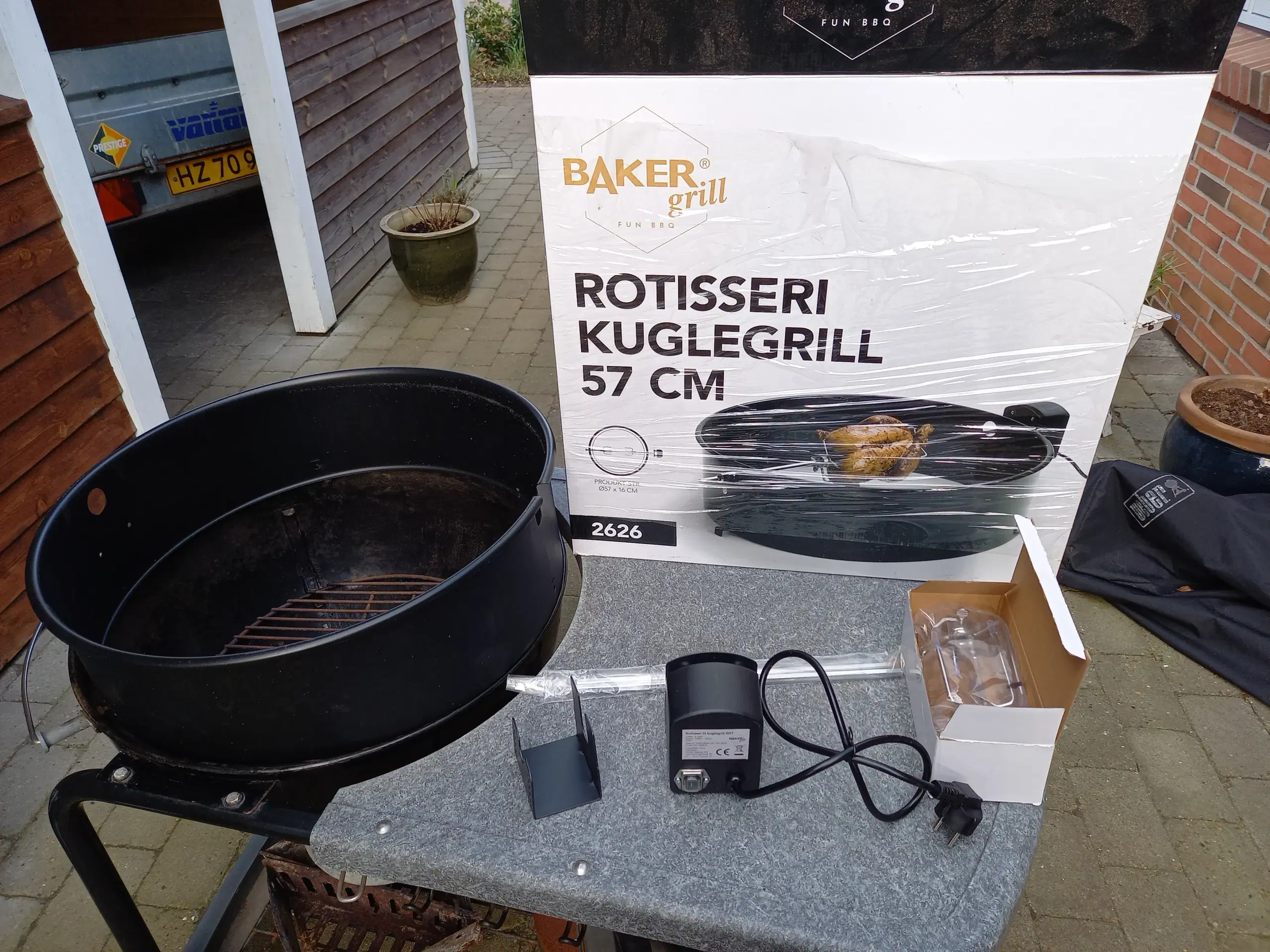 Weber kuglegrill med Baker Grill rotisserie