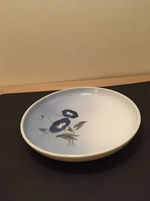 Fad med blå blomster Lyngby Porcelæn nr 123-3